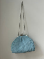 Große Clutch im Raffia-Stil - silver / hellblau