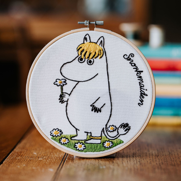 Stickset – Snorkmaiden beim Gänseblümchenpflücken