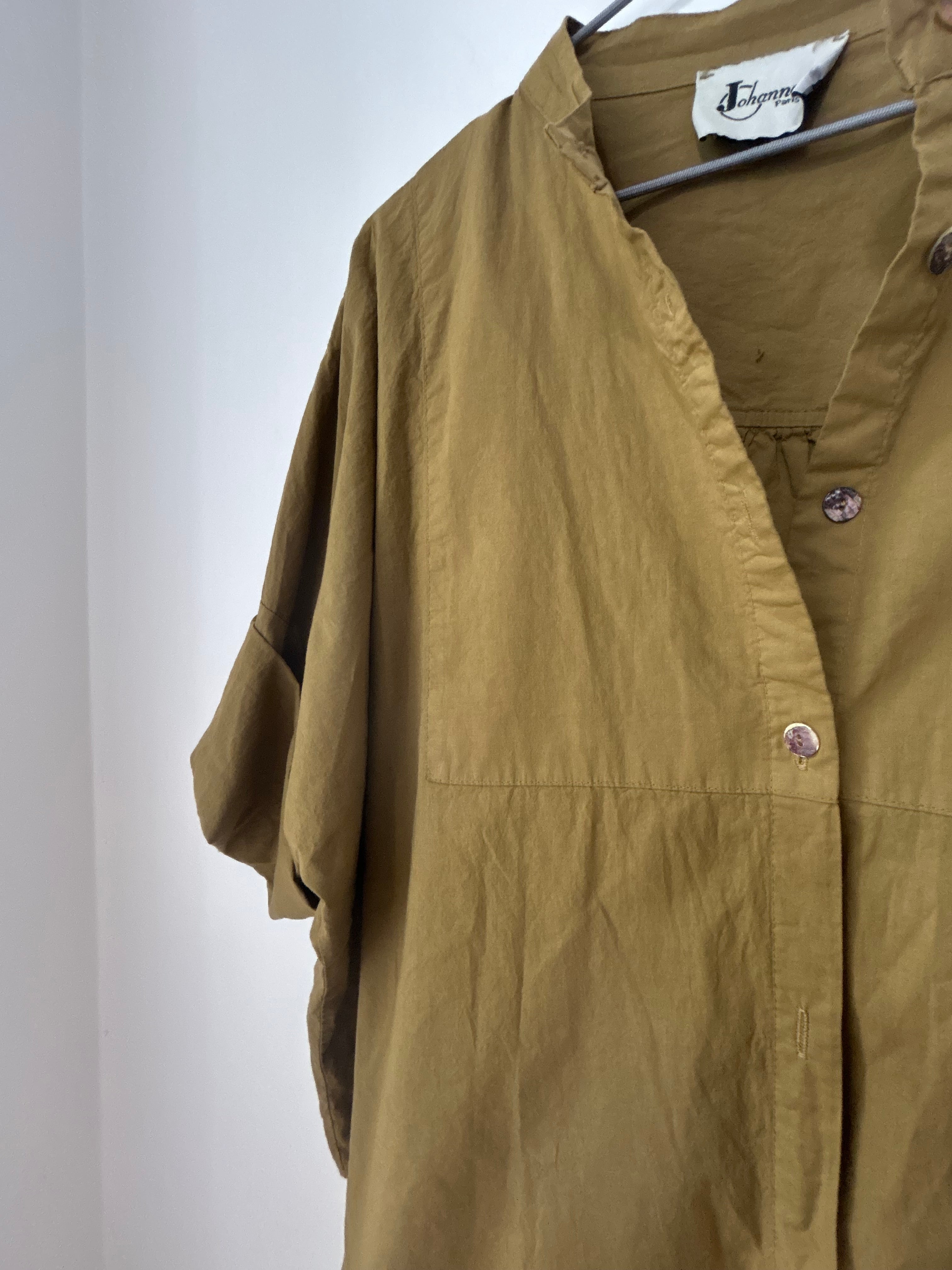 Schlichte Bluse zum Durchknöpfen – camel