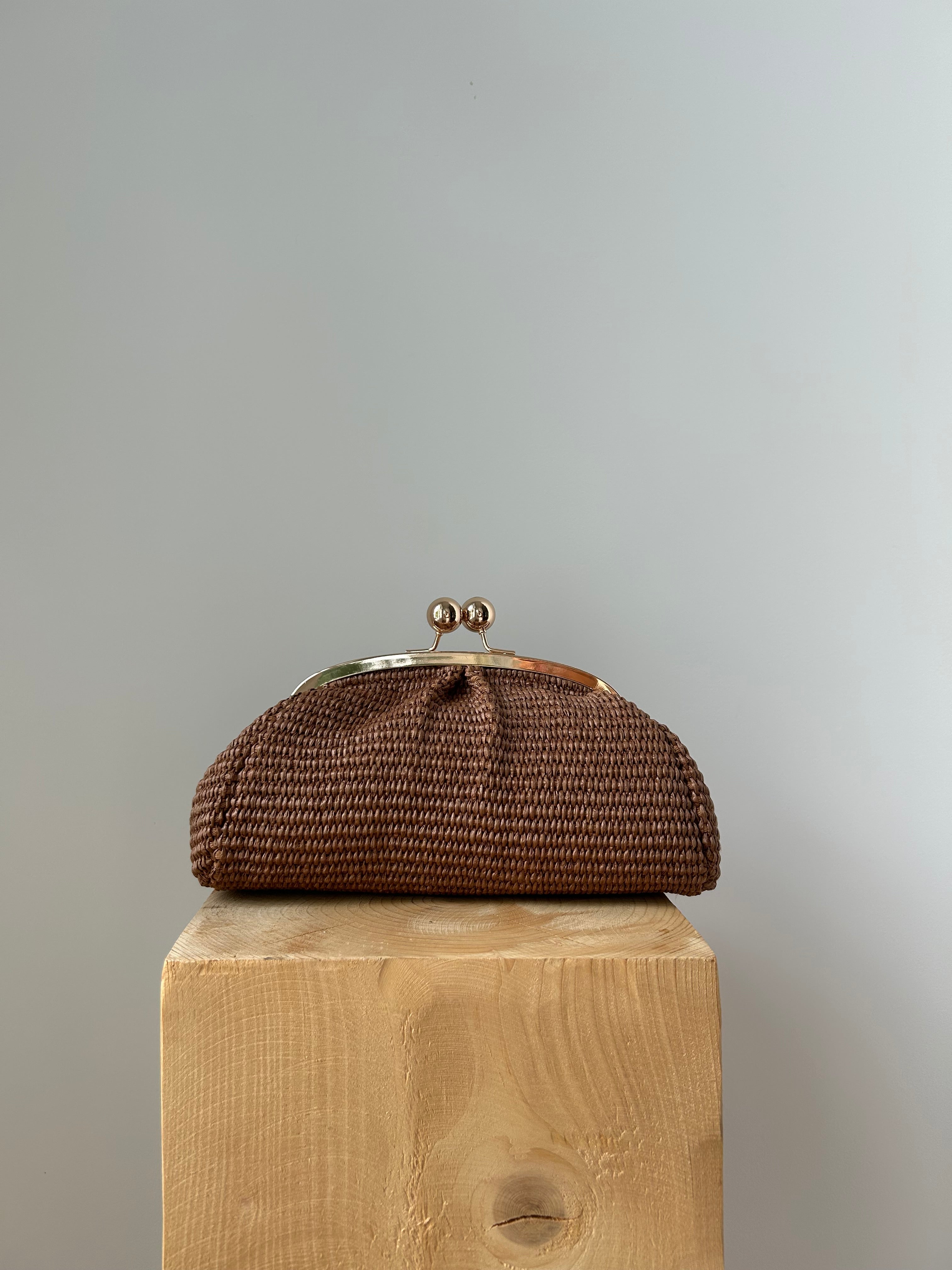 kleine Clutch im Raffia-Stil - roségold / kaffebraun