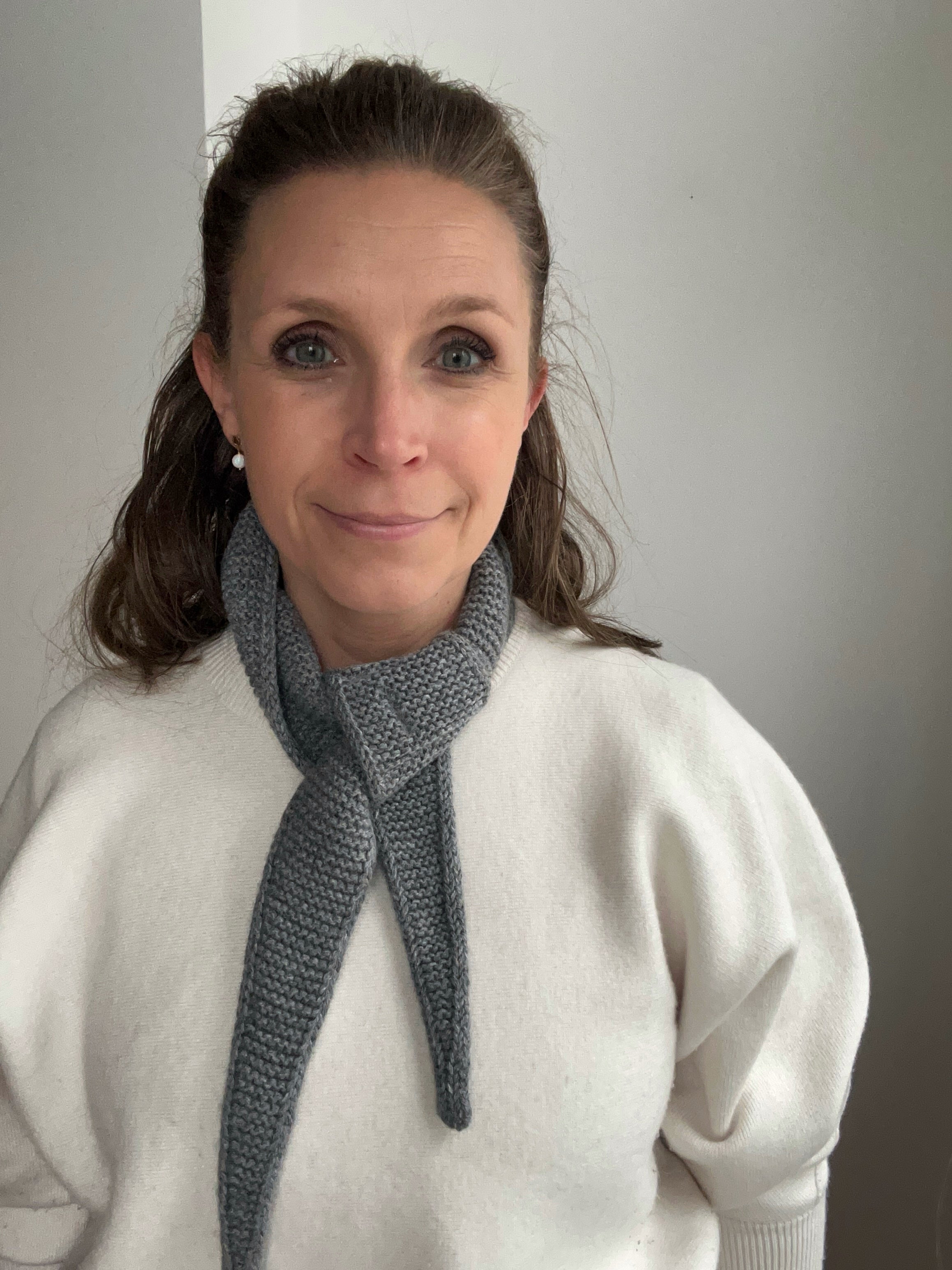 Kleiner Strick-Schal - dunkelgrau