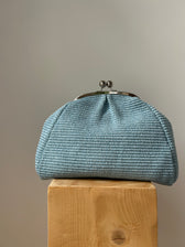 Große Clutch im Raffia-Stil - silver / hellblau
