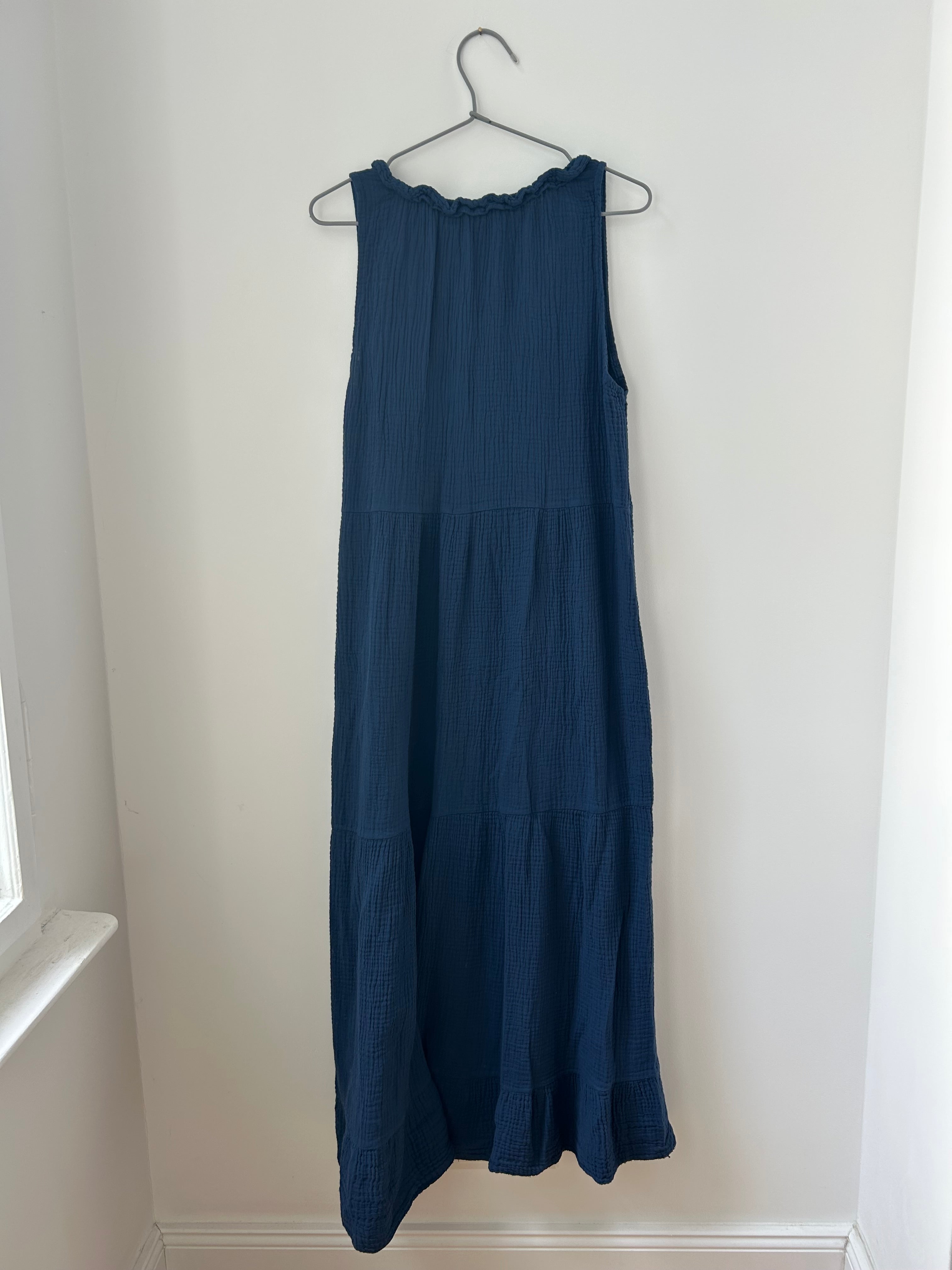Ärmelloses Kleid mit Bommeln - dunkelblau