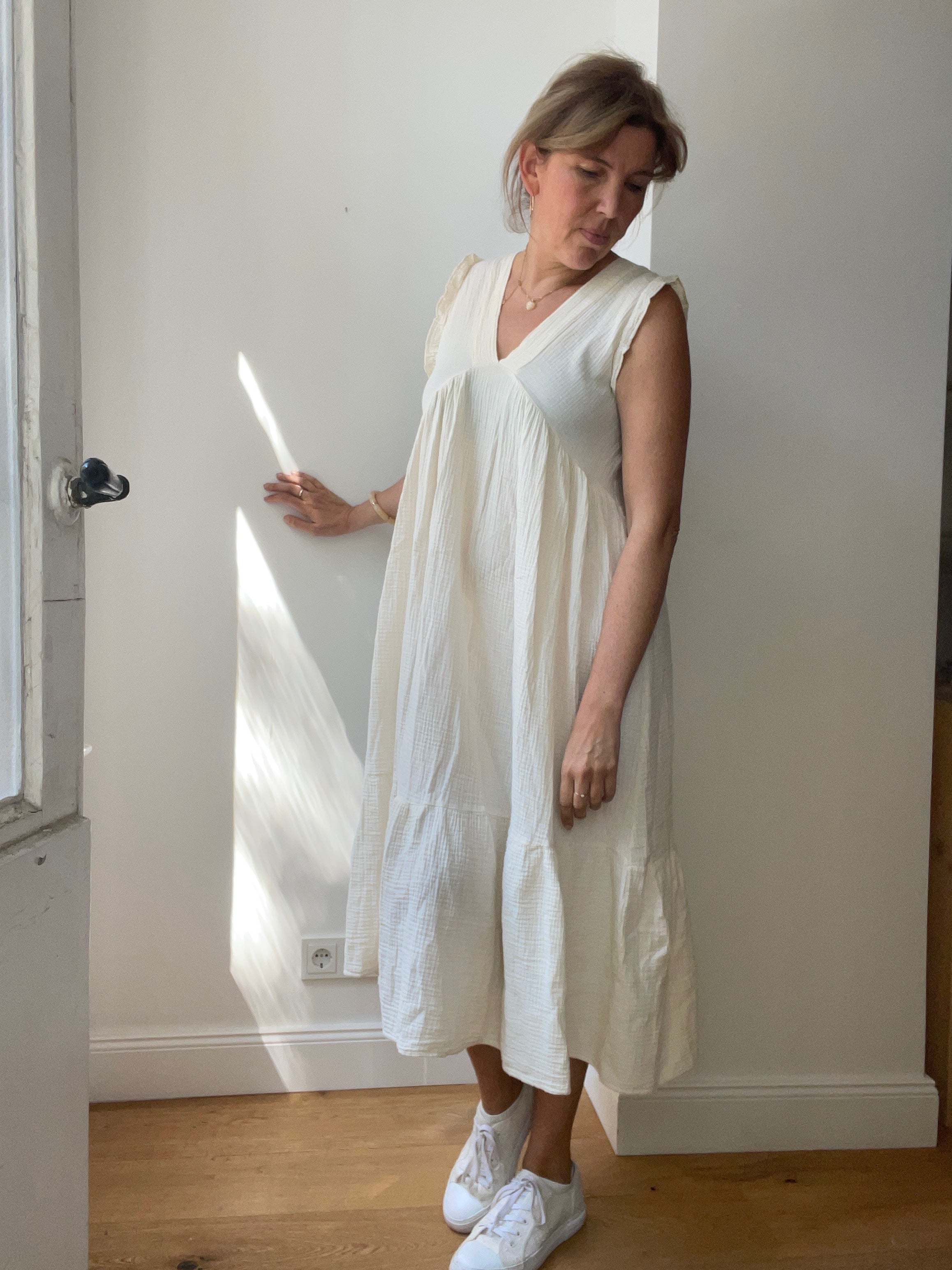 Ärmelloses Kleid mit Empireschnitt - creme