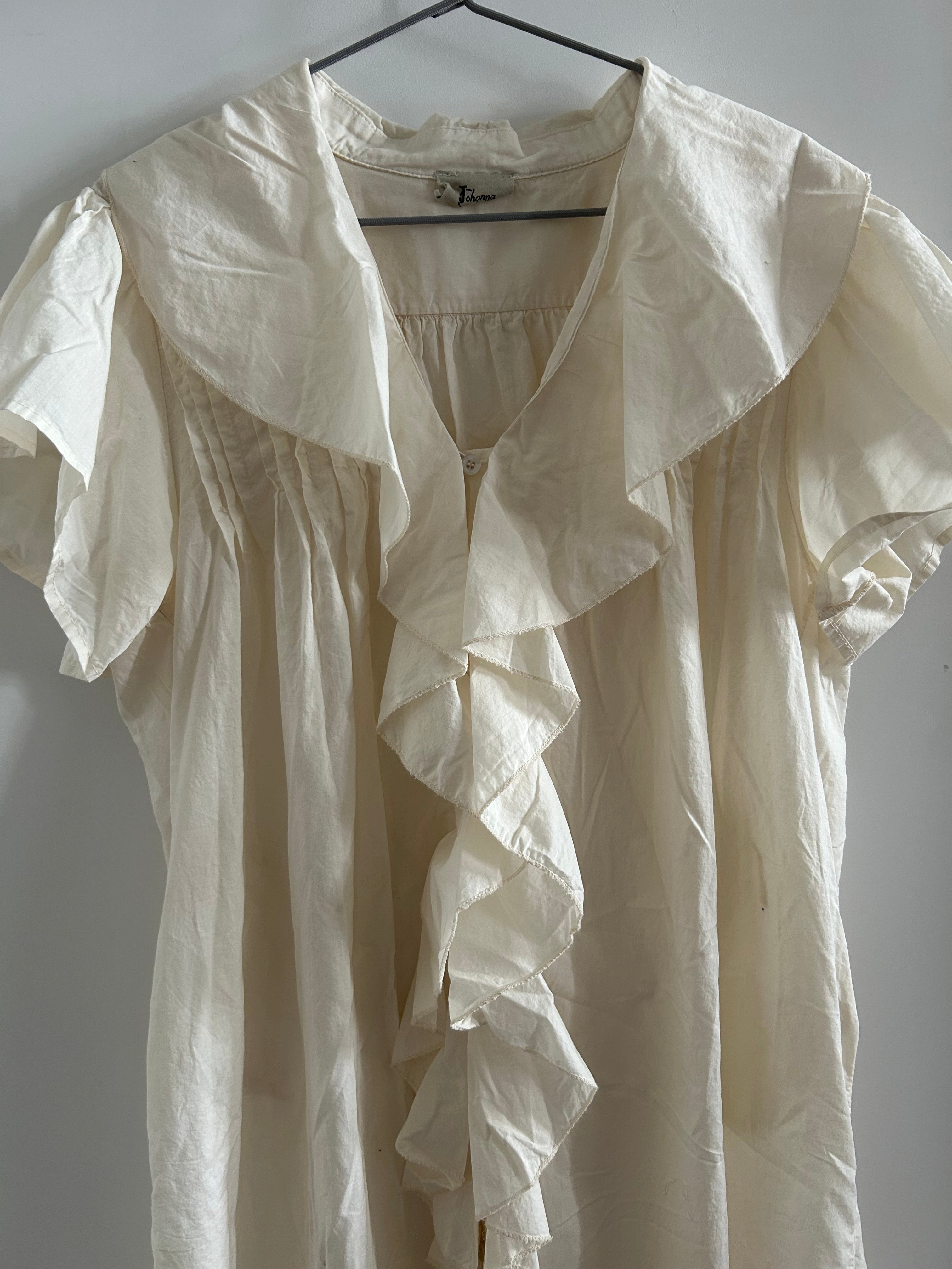 Langes Kleid mit Rüschen creme