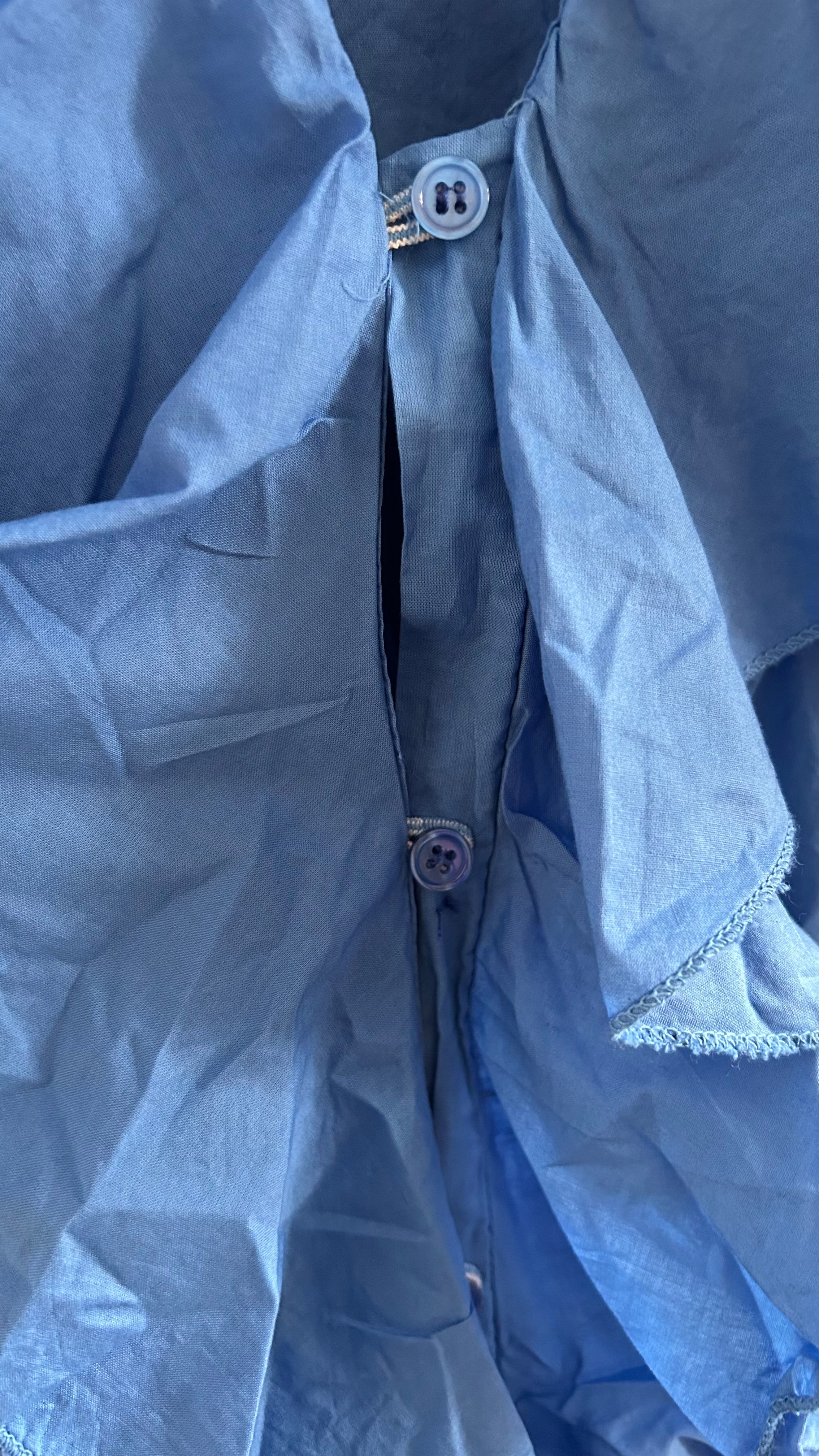 Langes Kleid mit Rüschen azurblau