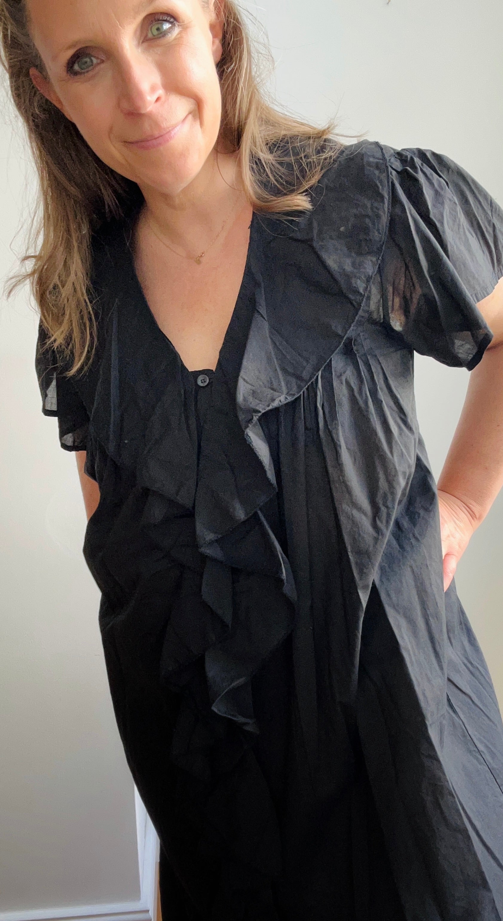 Langes Kleid mit Rüschen schwarz