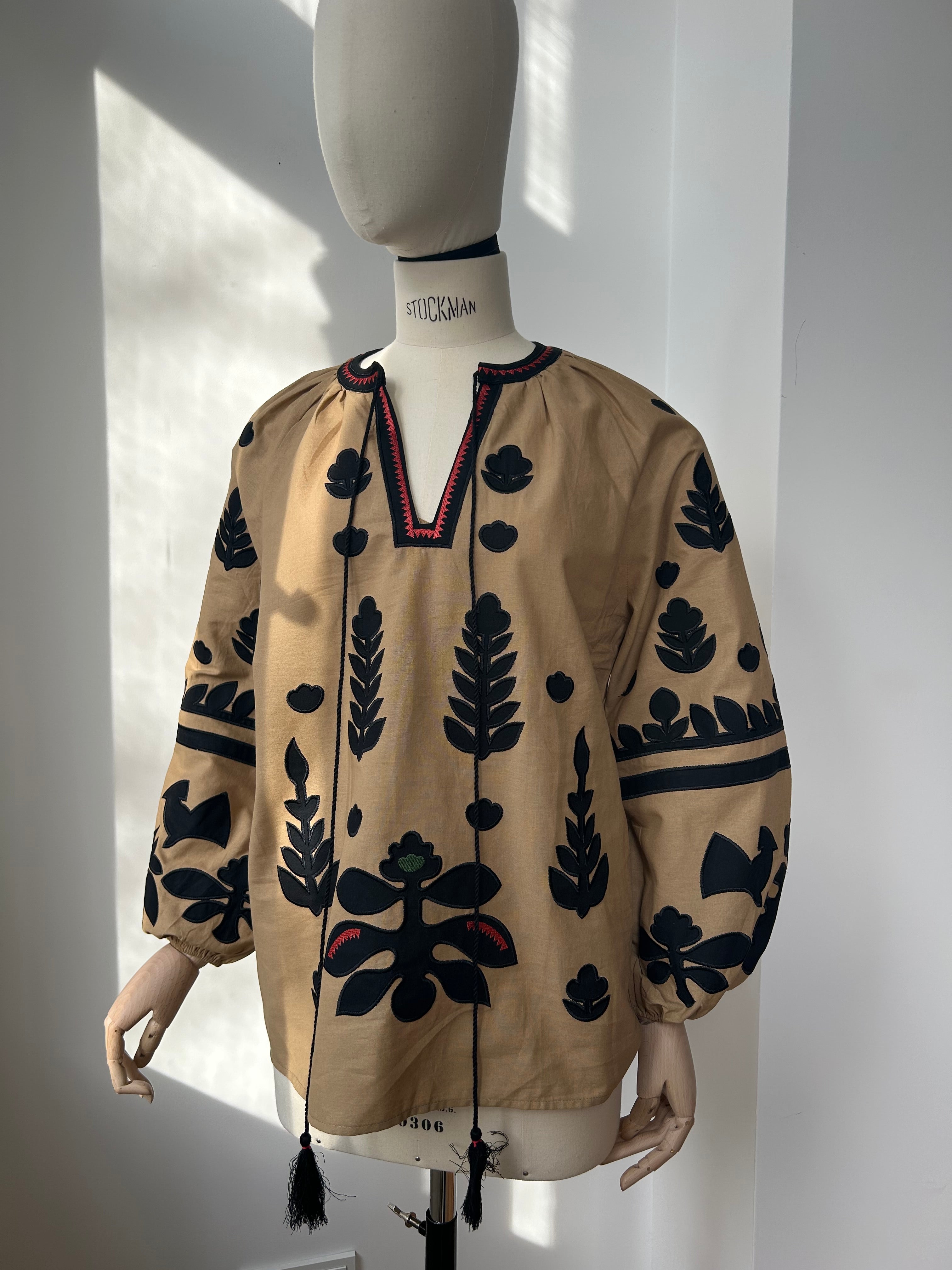 Tunika mit Stickerei - beige