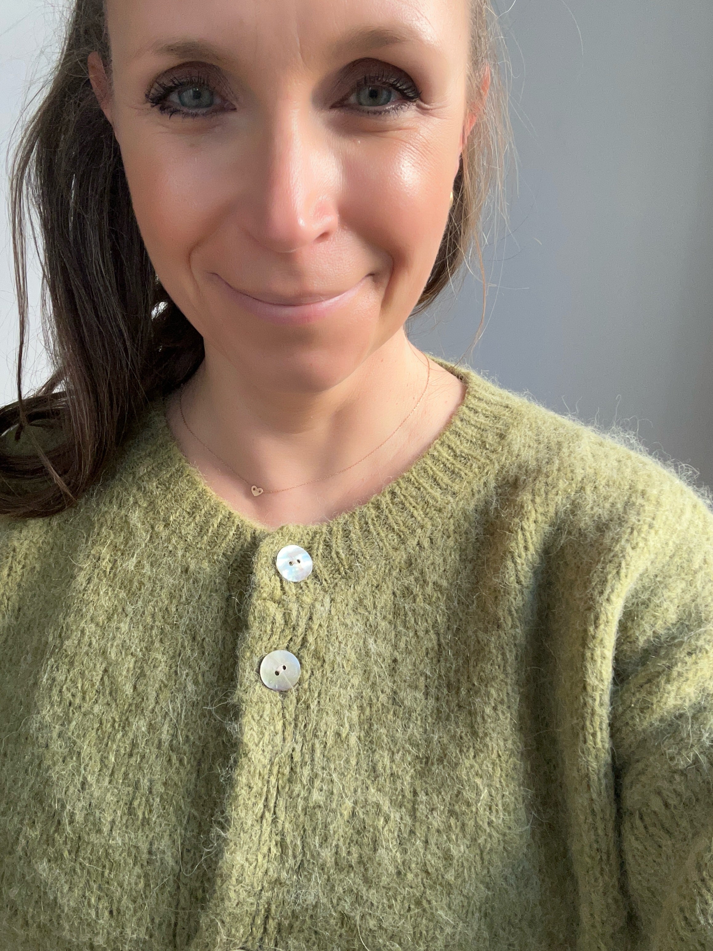 Kurze Strickjacke Cardigan - Moosgrün