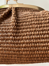 kleine Clutch im Raffia-Stil - roségold / kaffebraun