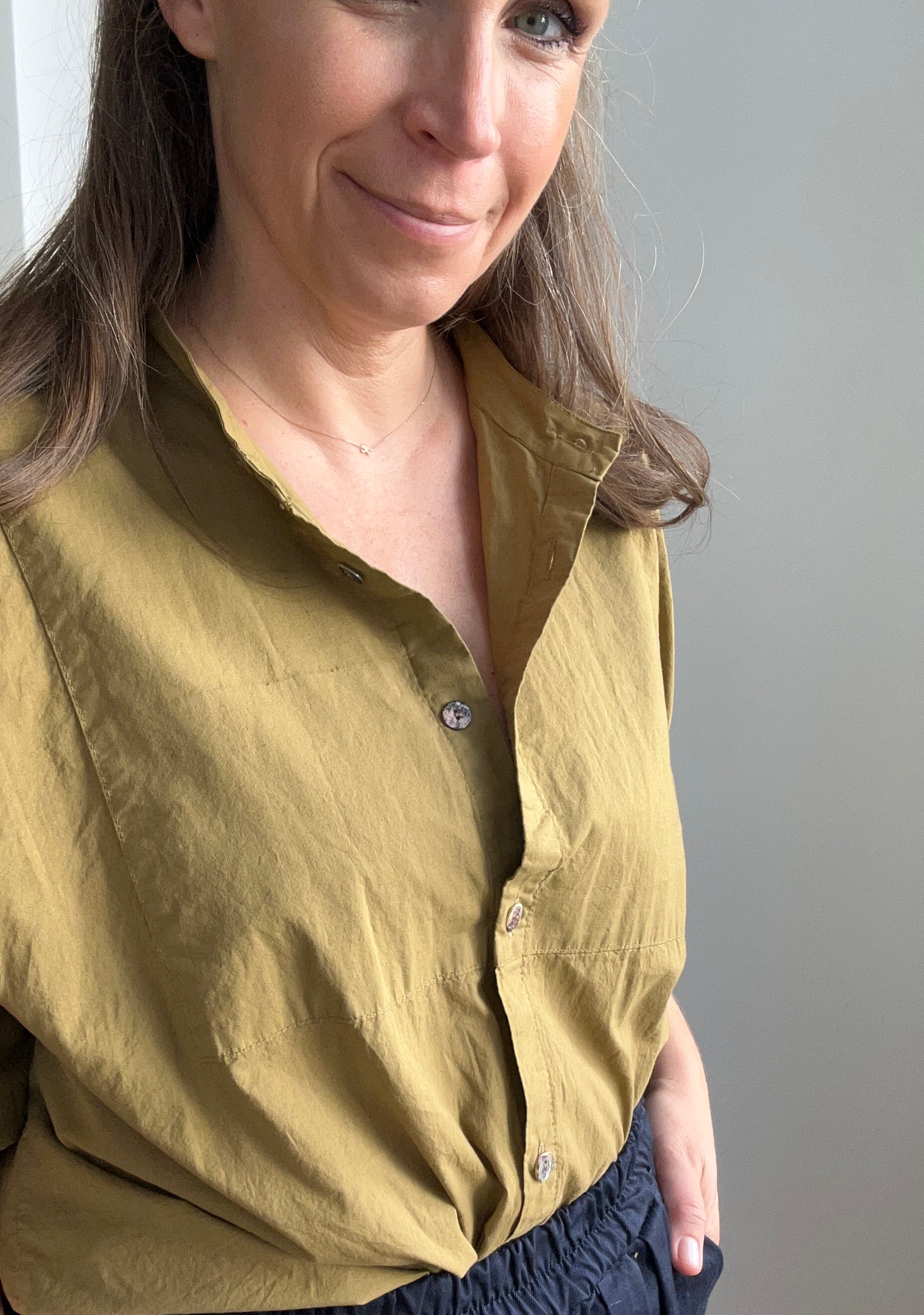 Schlichte Bluse zum Durchknöpfen – camel