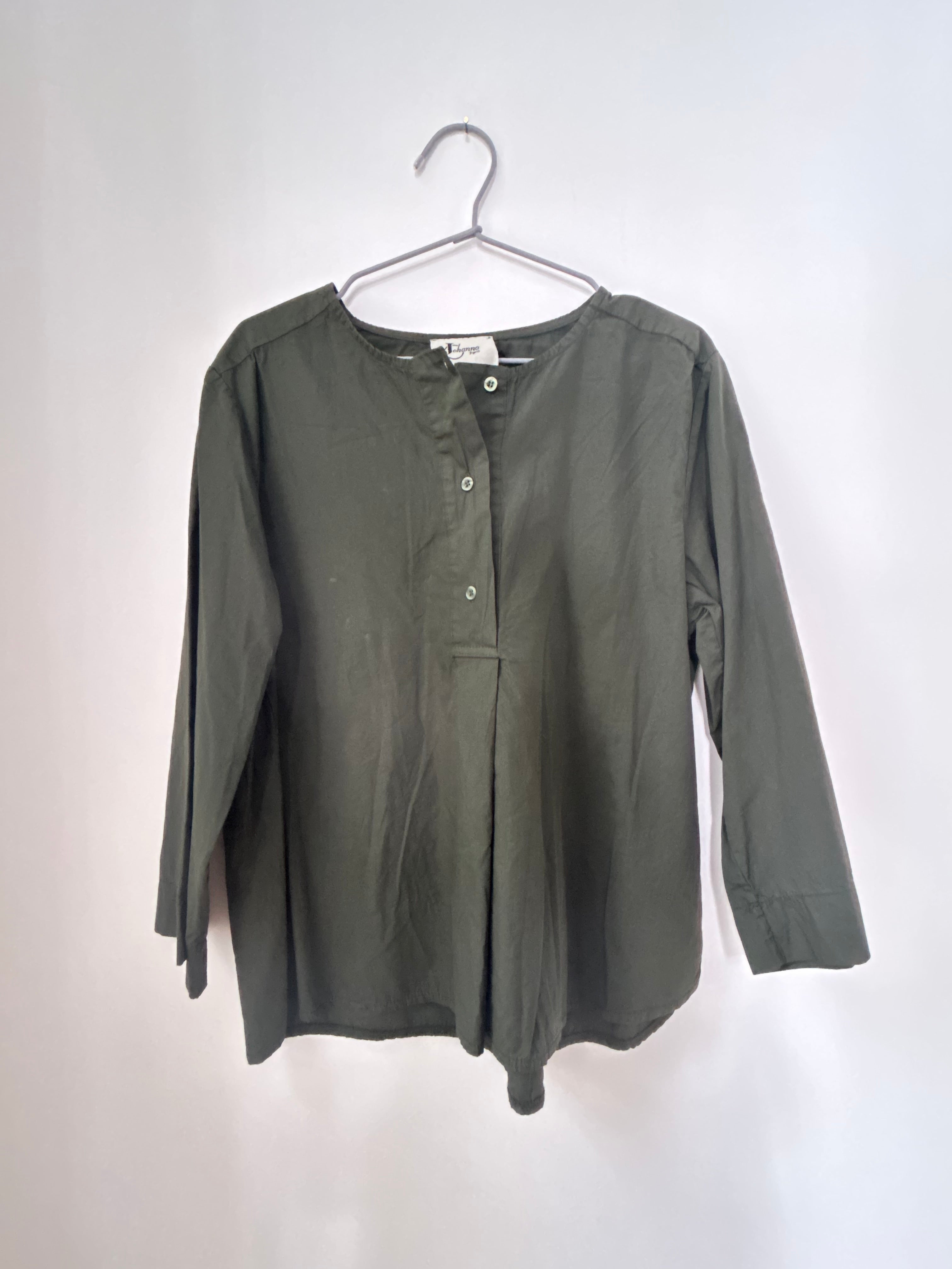 Schlichte Bluse mit Knopfleiste - dunkelgrün