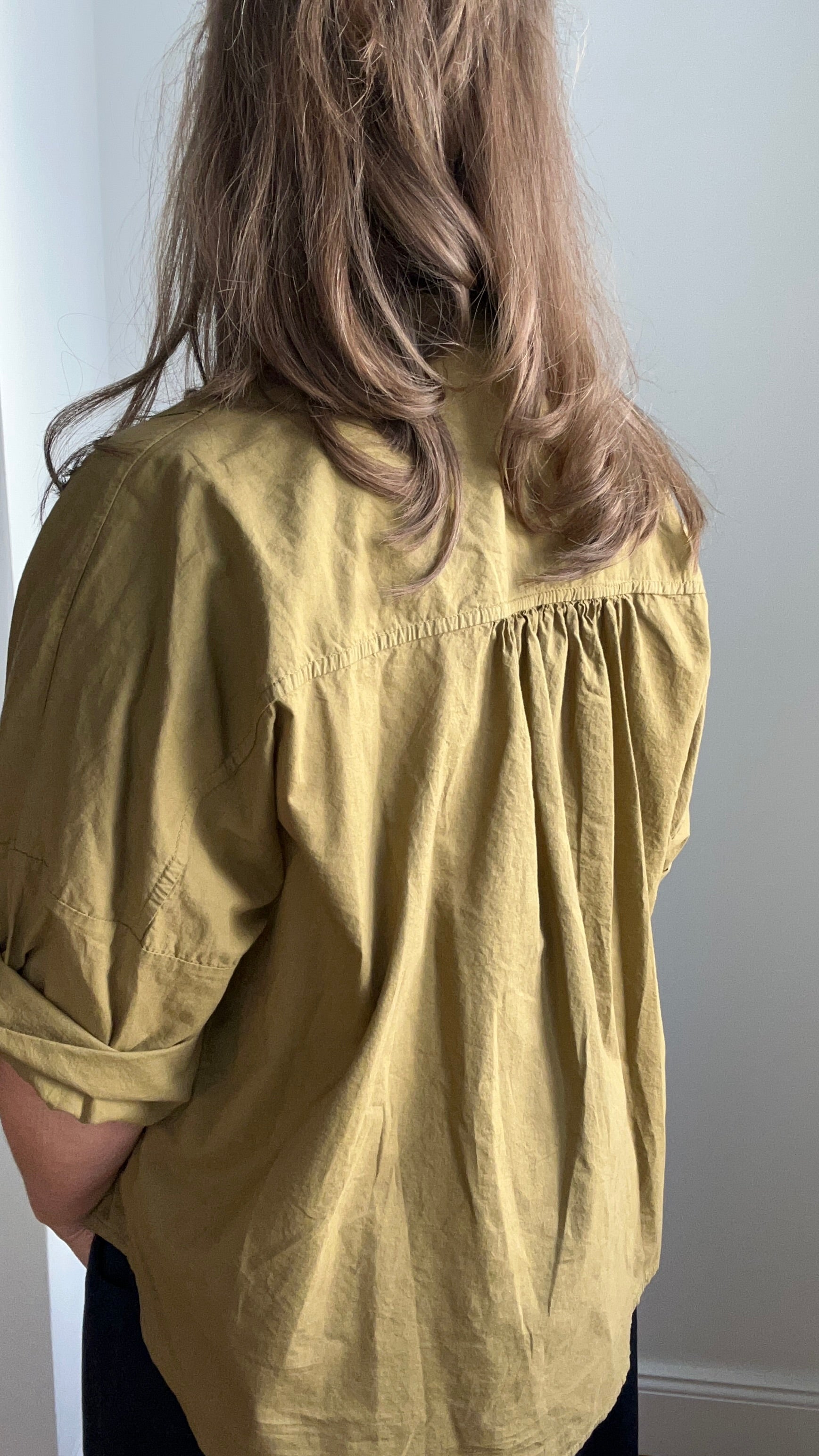 Schlichte Bluse zum Durchknöpfen – camel