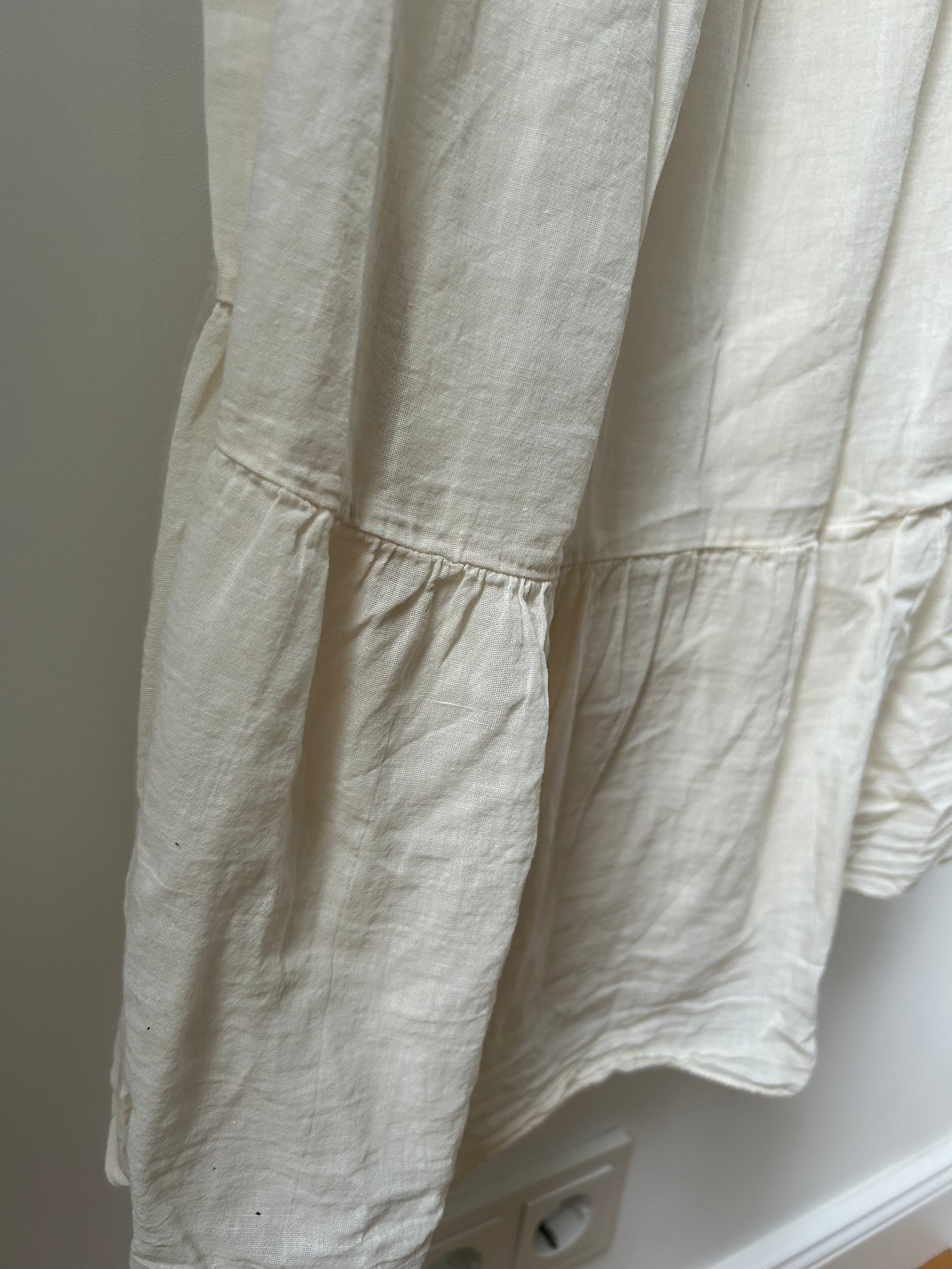 Romantisches Kleid mit Gürtel - creme