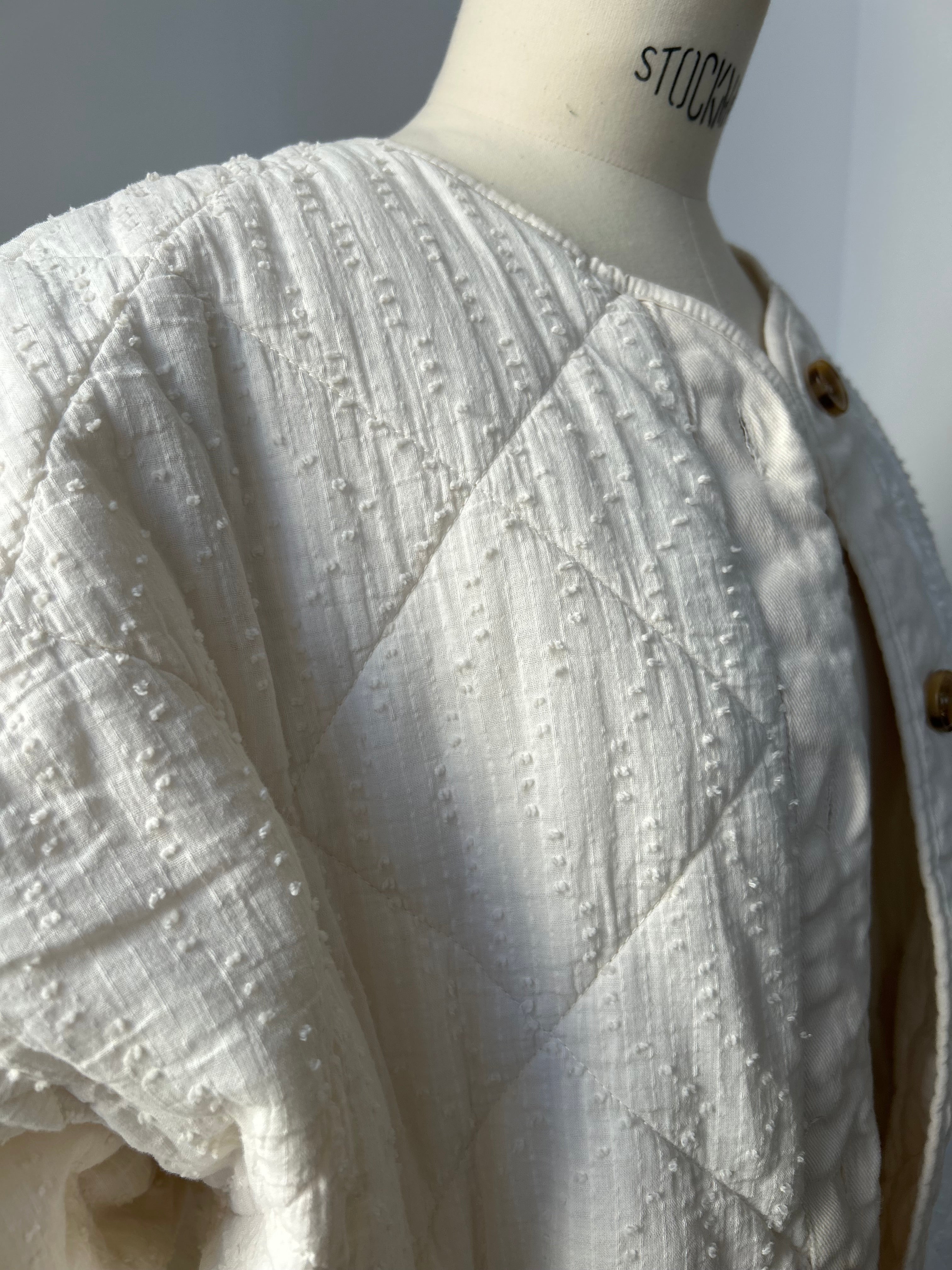 Gesteppte Jacke mit Struktur - weiss