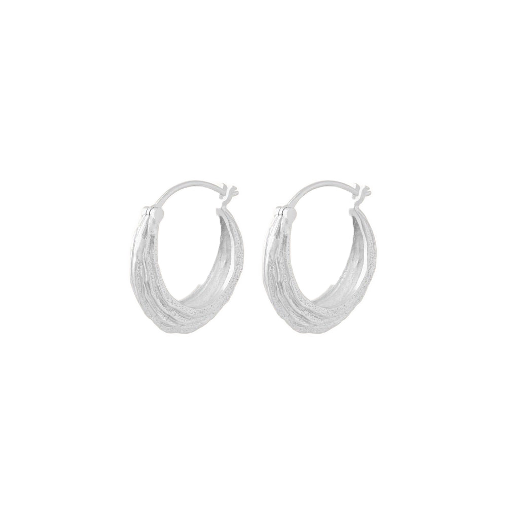 Pernille Corydon Coastline Ohrringe Silber 22 mm – Frontansicht, organisches Design