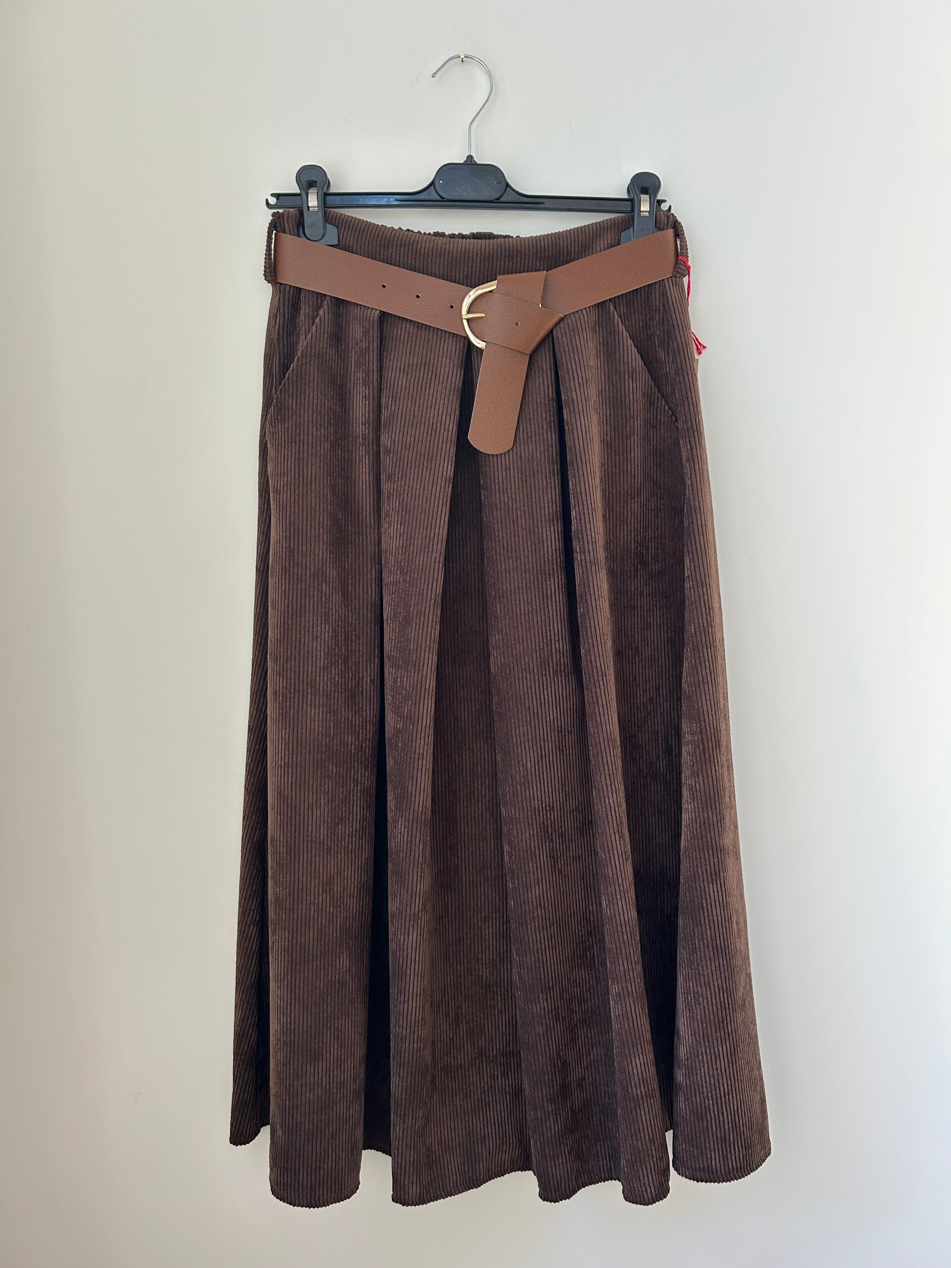 Damen Cordrock in Braun von Johanna Paris, weite A-Linie, Schrägansicht