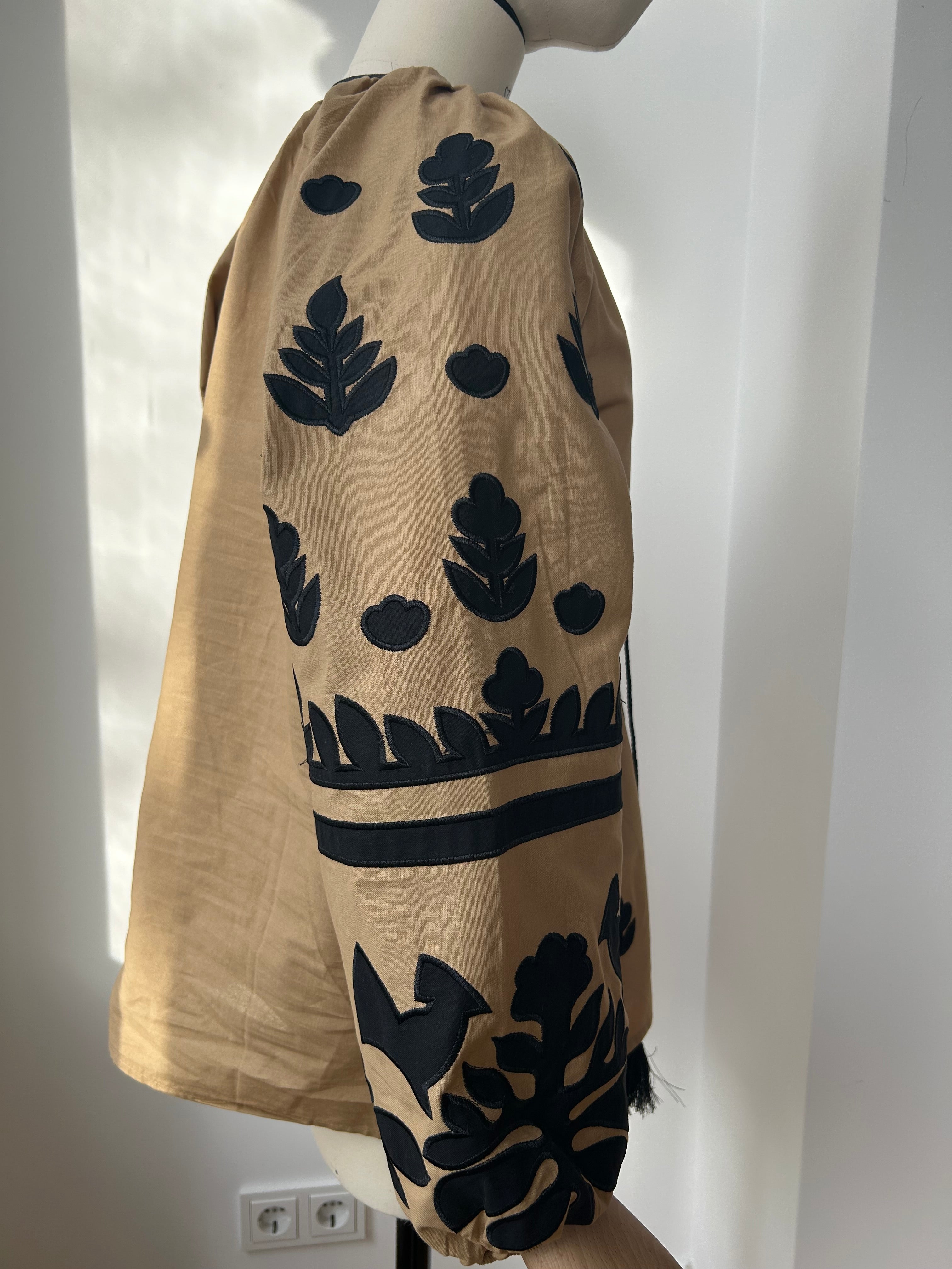 Tunika mit Stickerei - beige