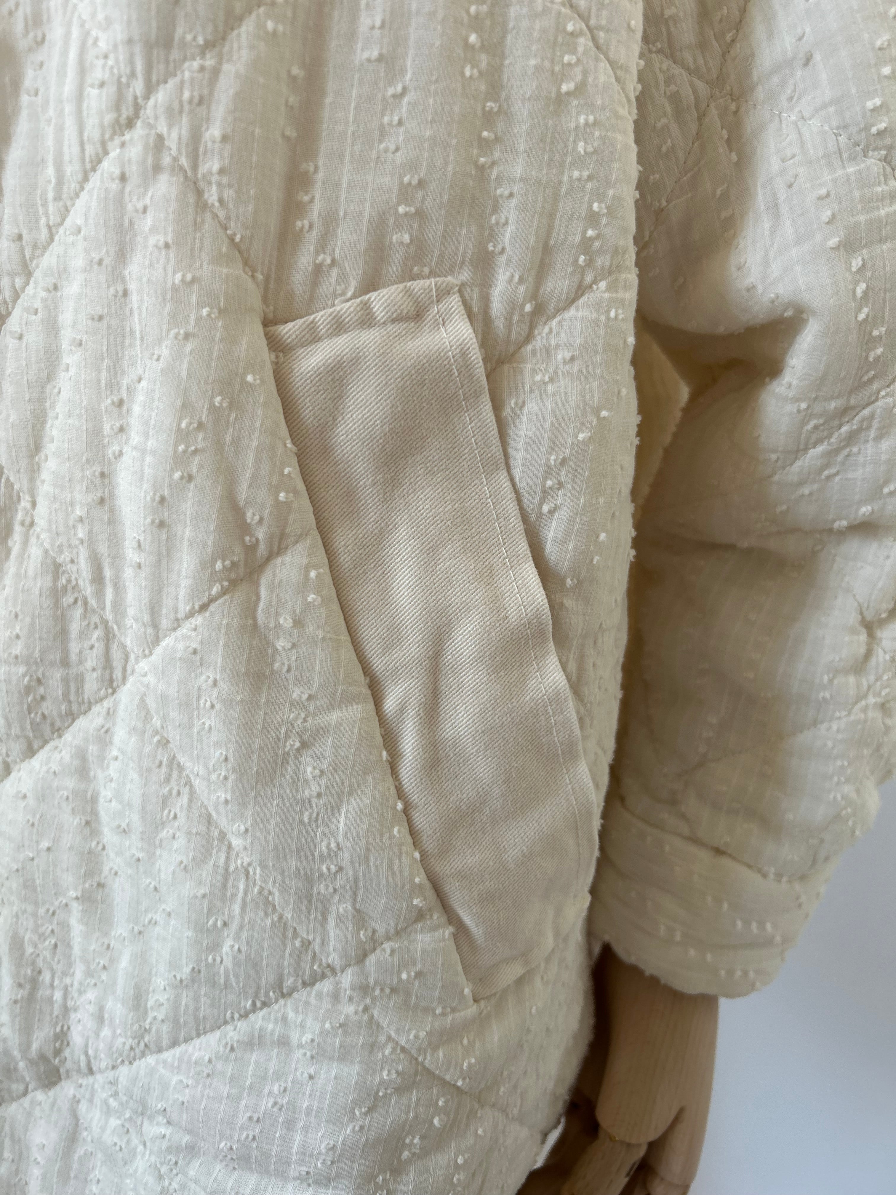 Gesteppte Jacke mit Struktur - weiss