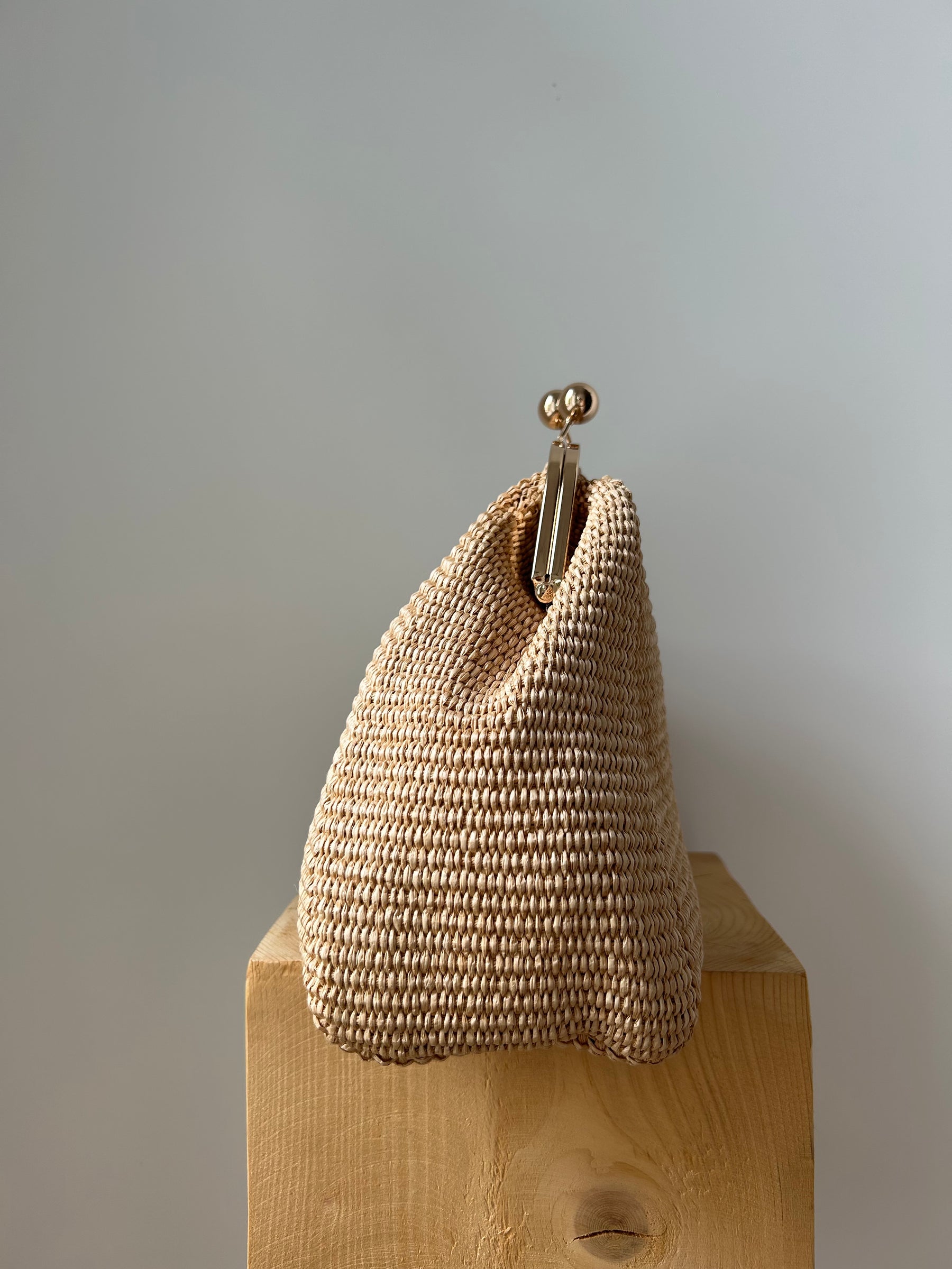 Große Clutch im Raffia-Stil - roségold / sand
