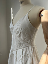 Weißes Spitzenkleid