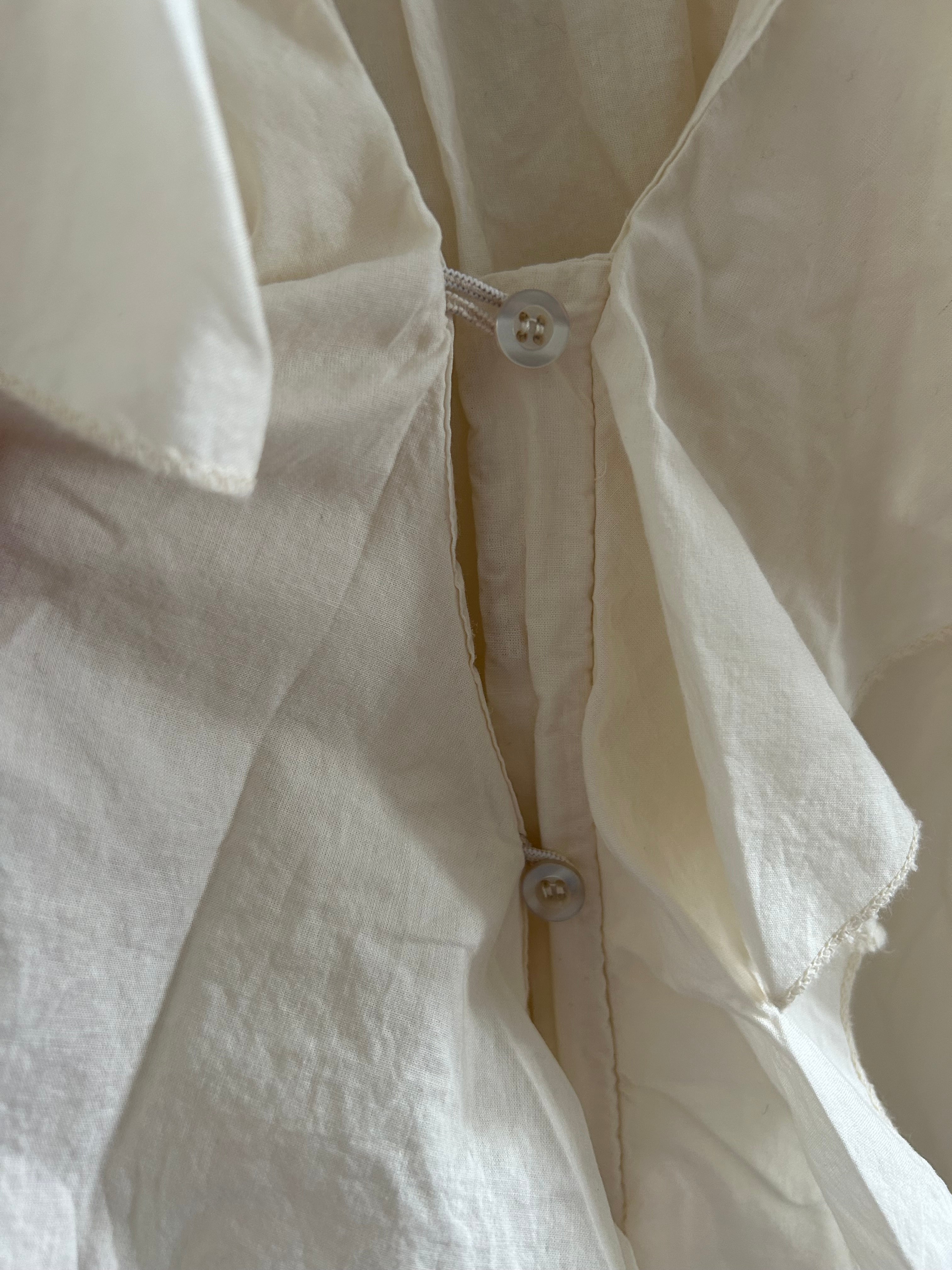 Langes Kleid mit Rüschen creme