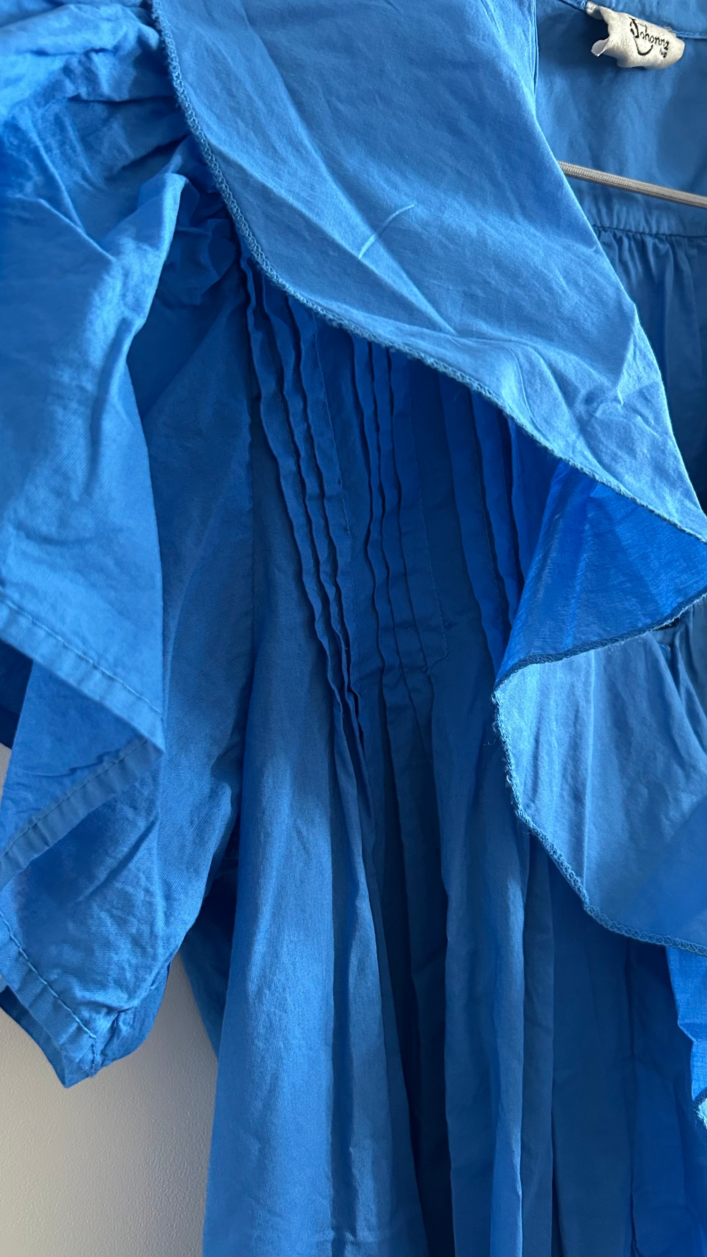 Langes Kleid mit Rüschen azurblau