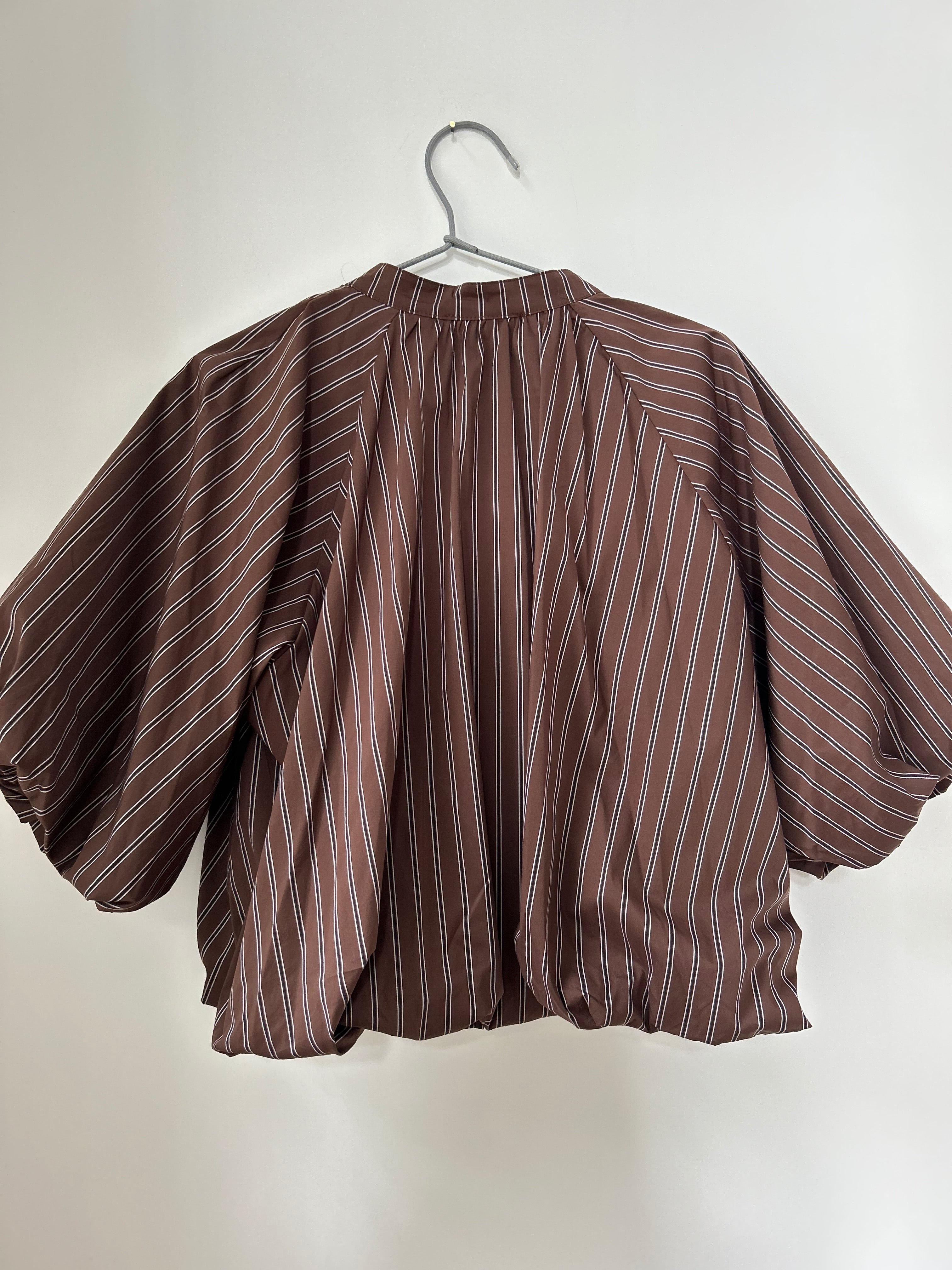 Voluminöse Bluse mit Streifen - braun