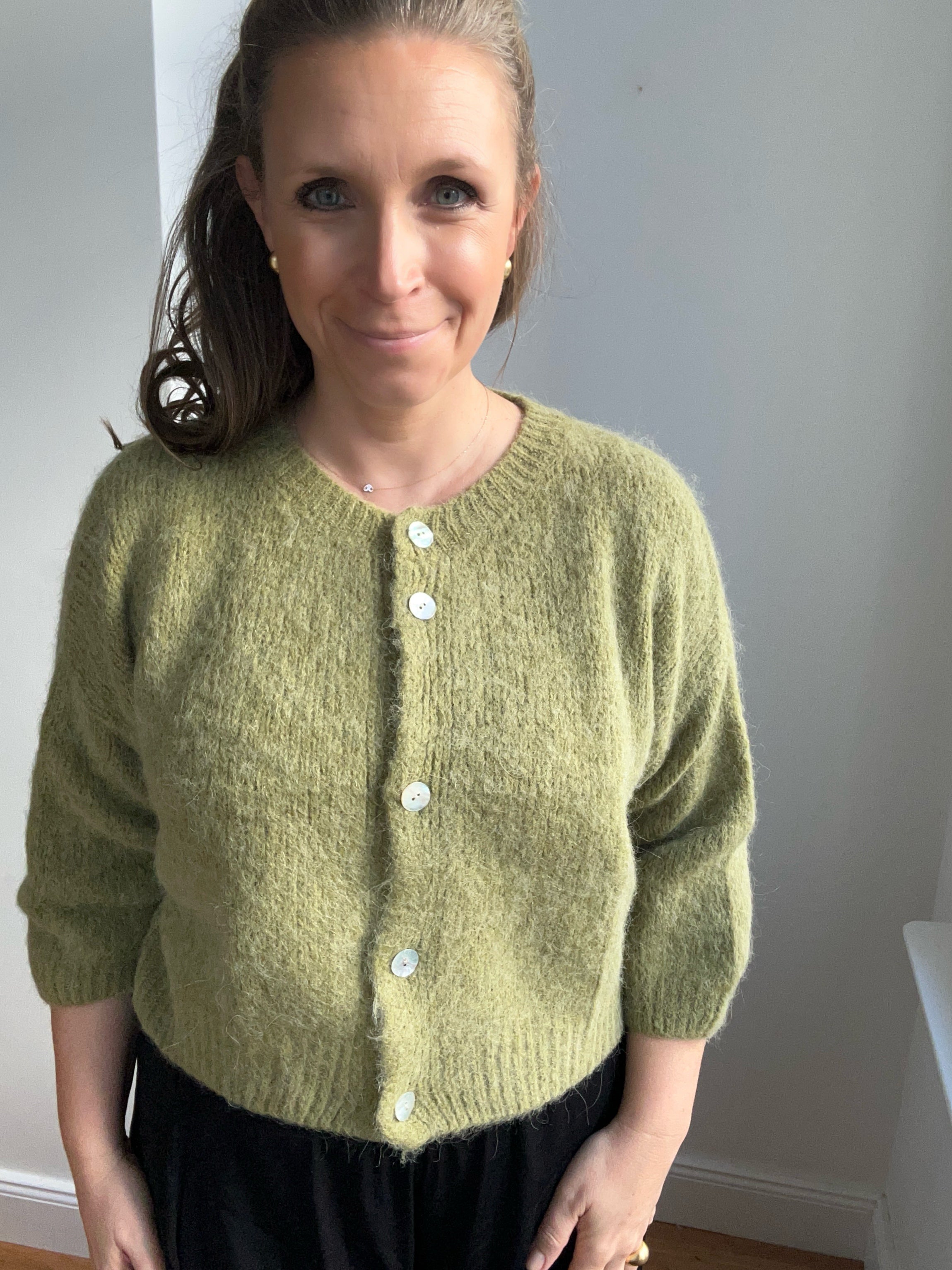 Kurze Strickjacke Cardigan - Moosgrün