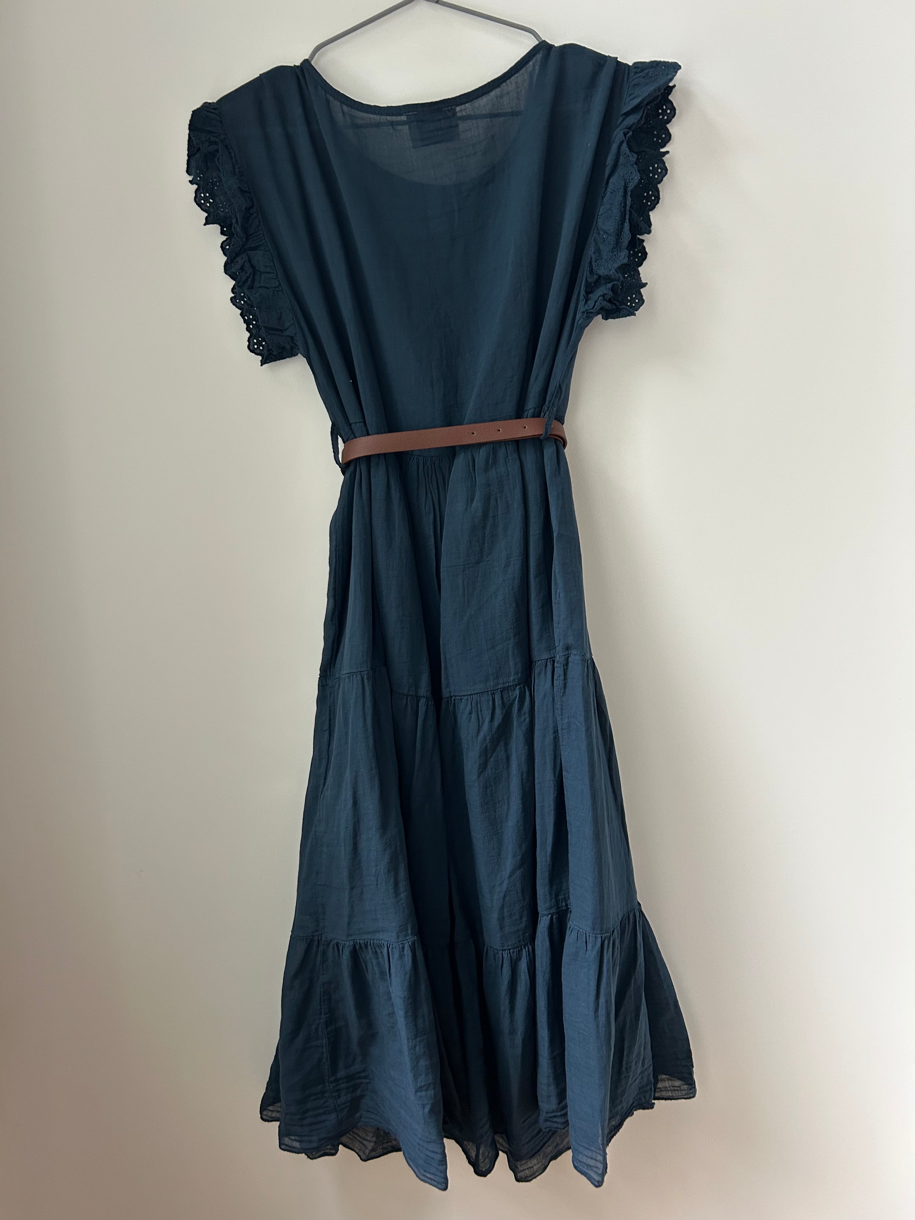 Romantisches Kleid mit Gürtel - dunkelblau