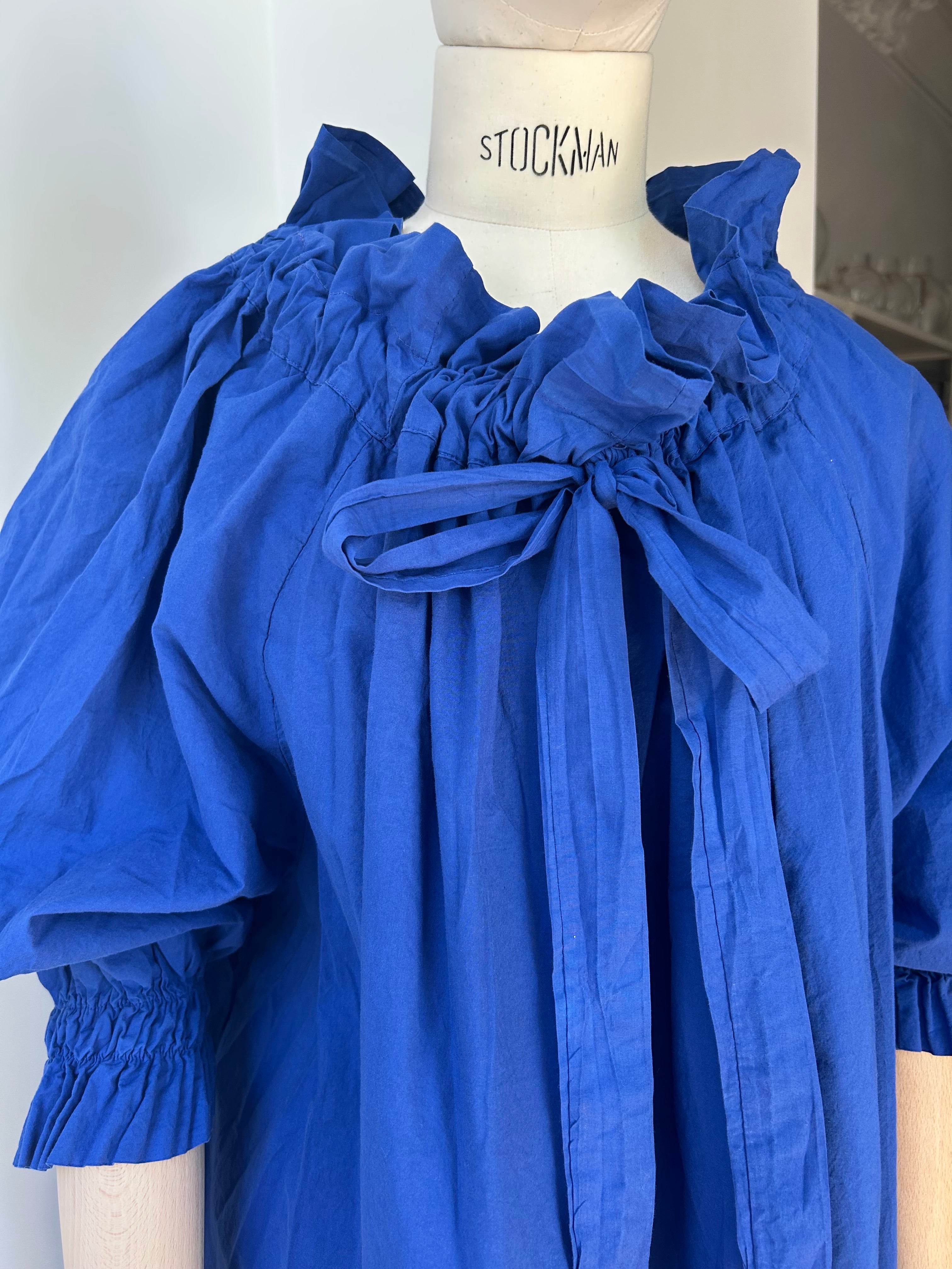 Blaues Kleid mit Tunnelzug