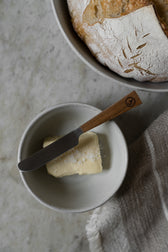Buttermesser aus Edelstahl mit Holzgriff