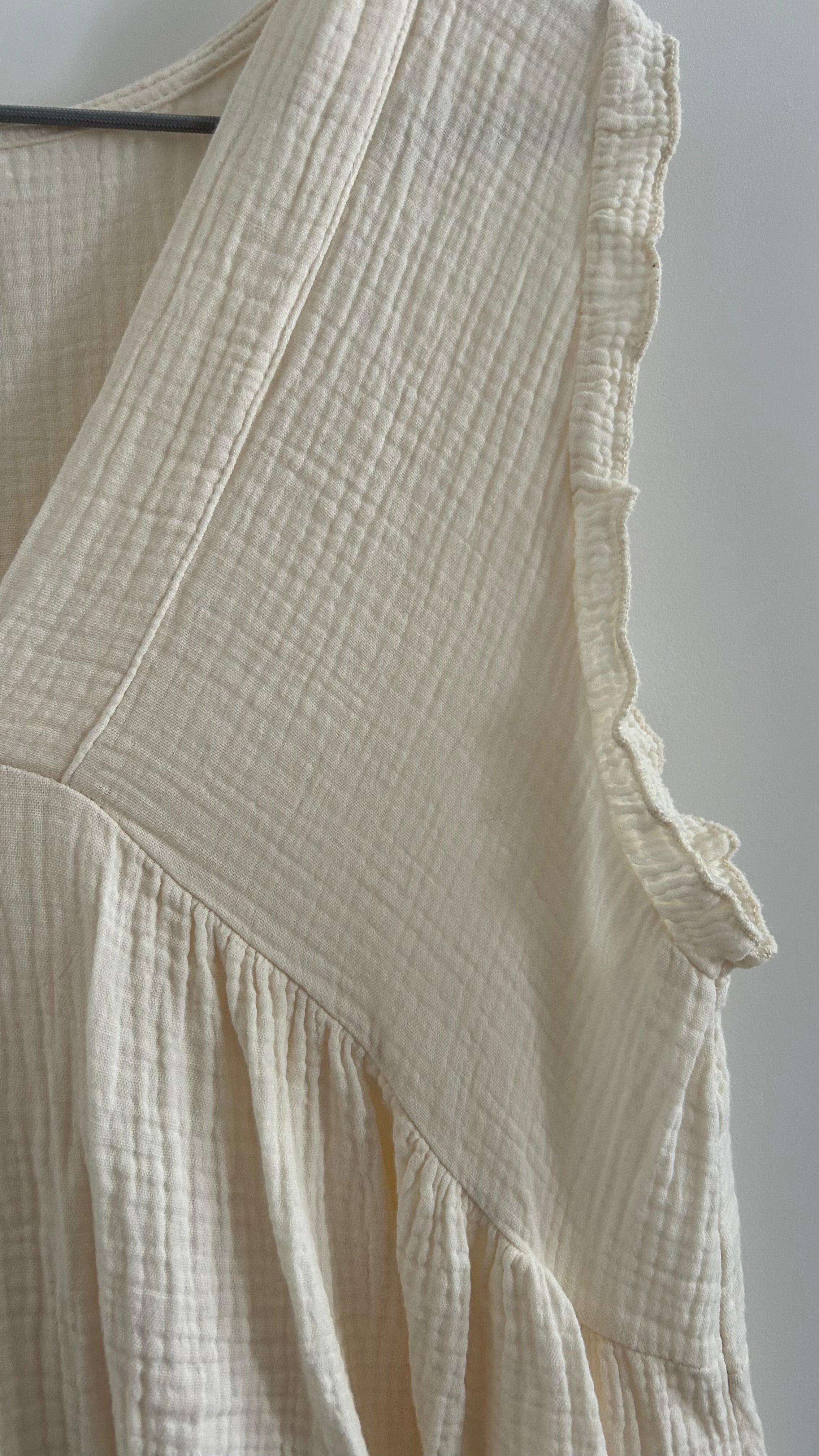 Ärmelloses Kleid mit Empireschnitt - creme