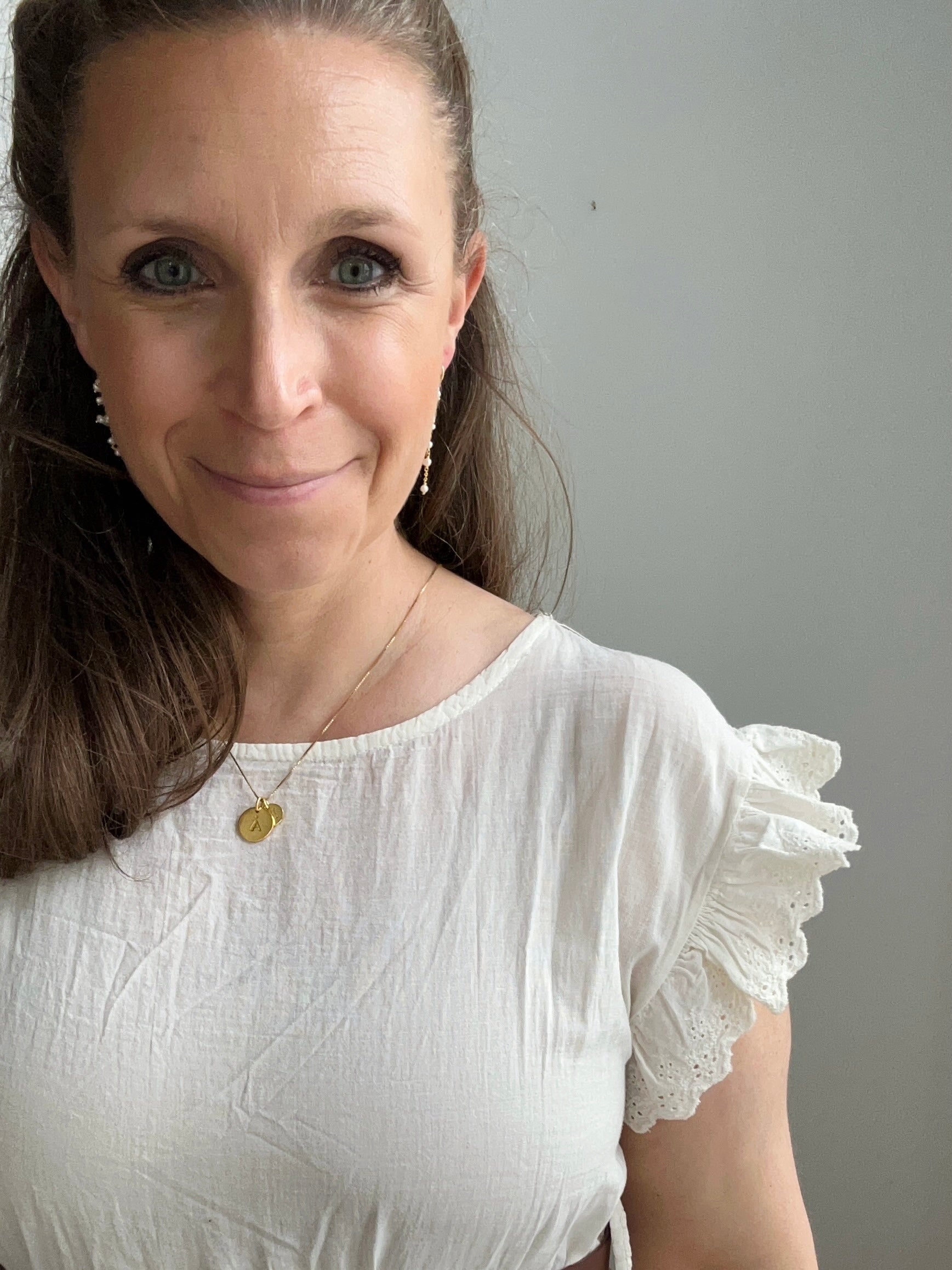Romantisches Kleid mit Gürtel - creme