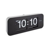 Wide Flip Flip-Uhr von Karlsson – Schrägansicht