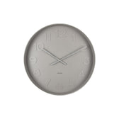 Frontansicht der großen grauen Wanduhr Mr. Grey von Karlsson, Ø 51 cm