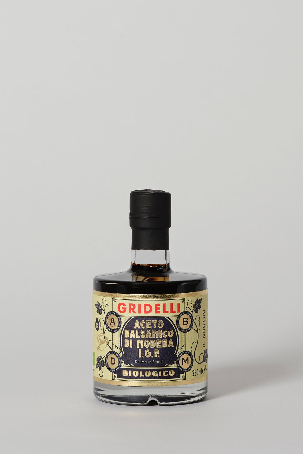 Detailaufnahme Gridelli Aceto Balsamico Nero – italienischer Bio-Balsamico aus Modena, elegantes Etikett