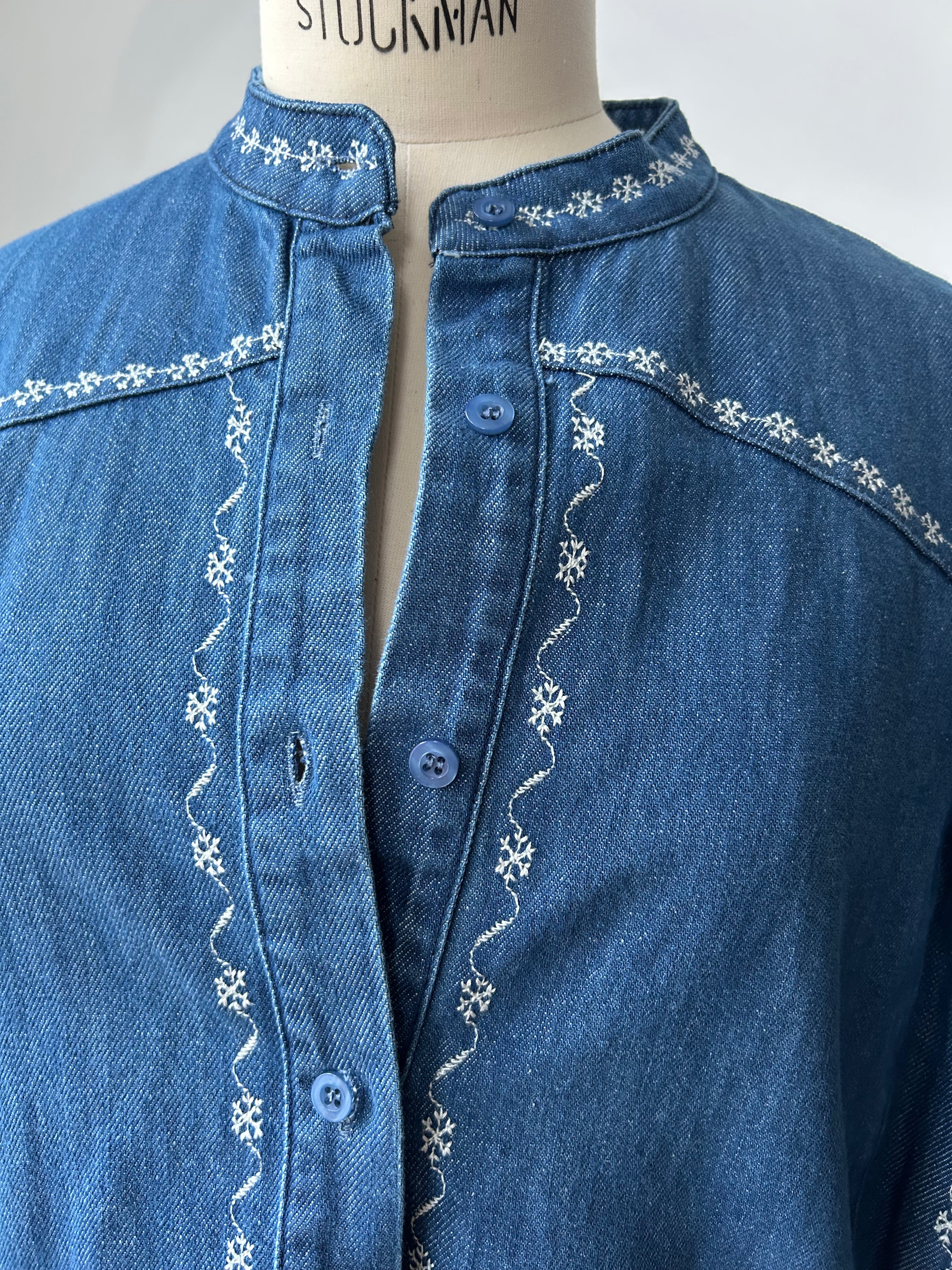 Jeansbluse mit Stickerei