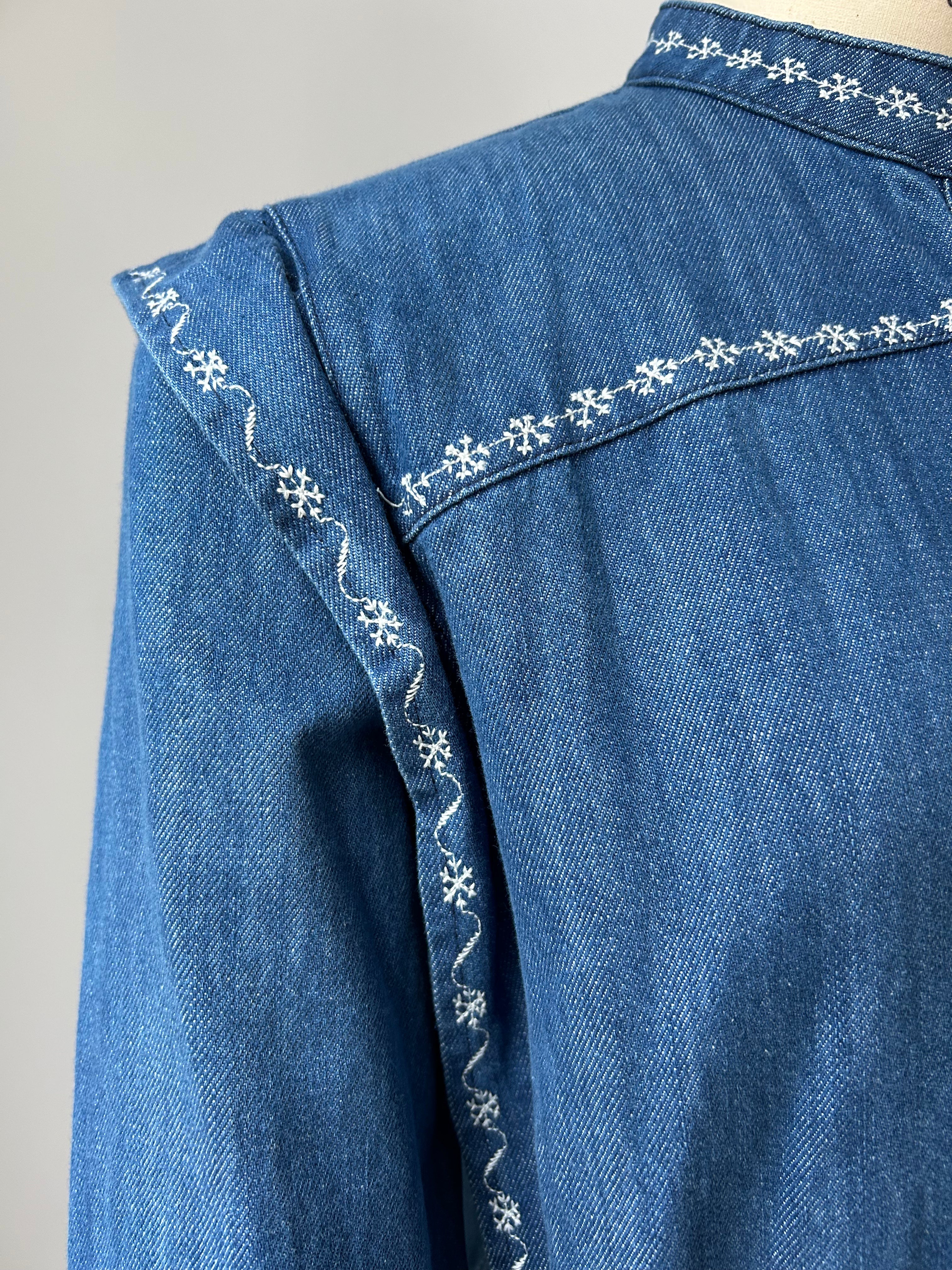 Jeansbluse mit Stickerei