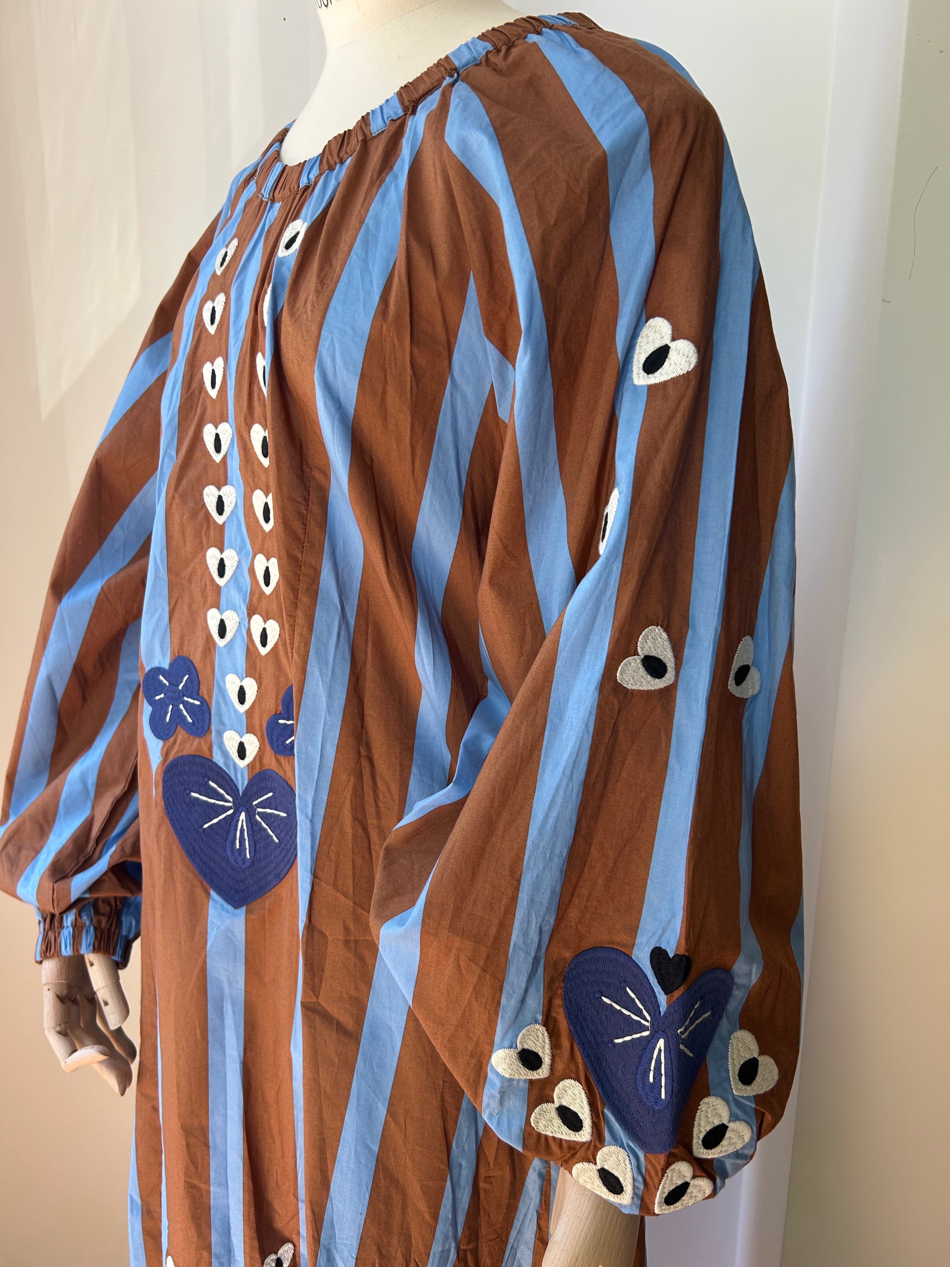 Kleid mit Streifen - braun & hellblau