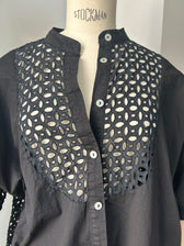 Bluse mit Broderie-Spitze - Schwarz