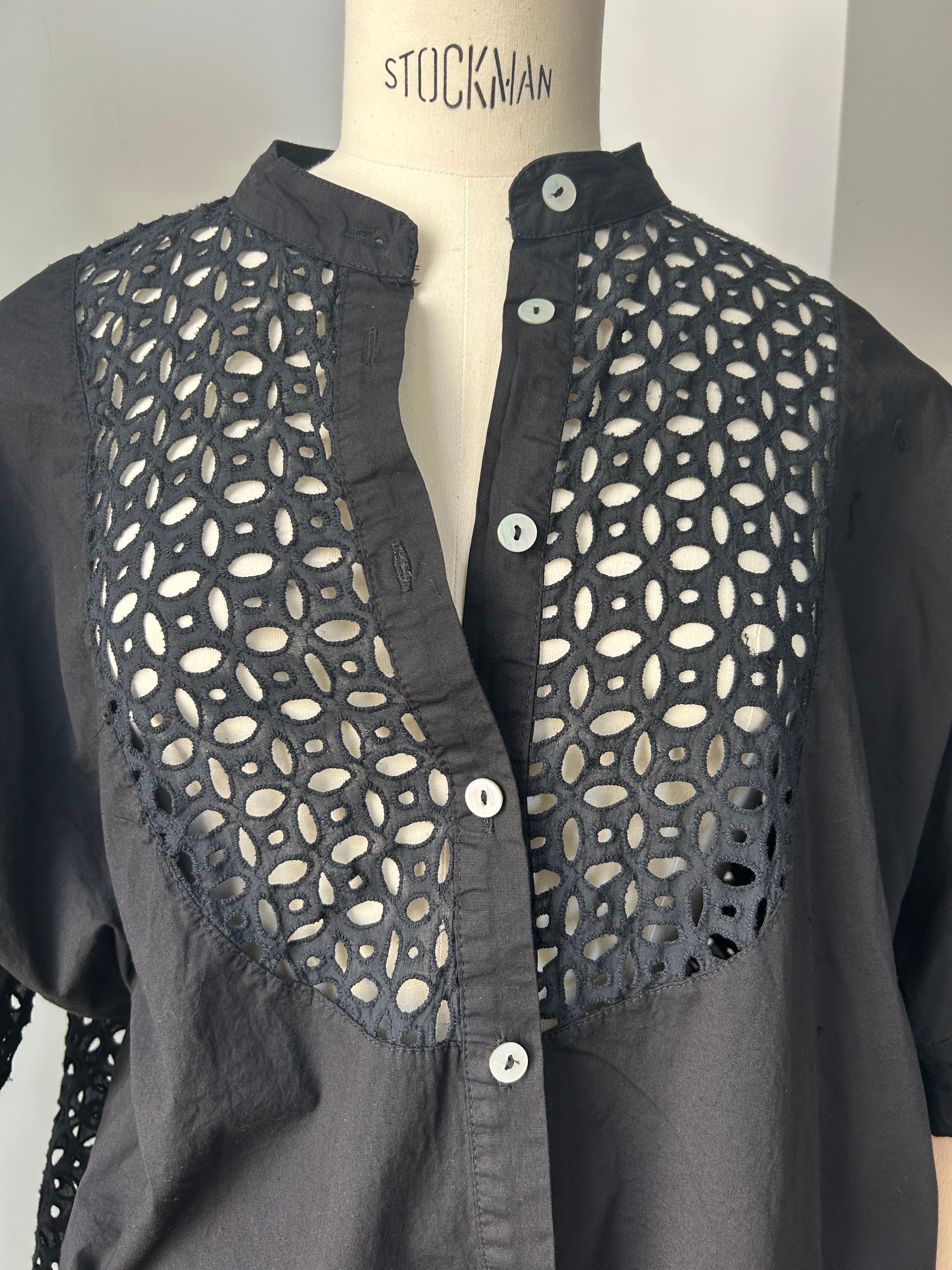 Bluse mit Broderie-Spitze - Schwarz