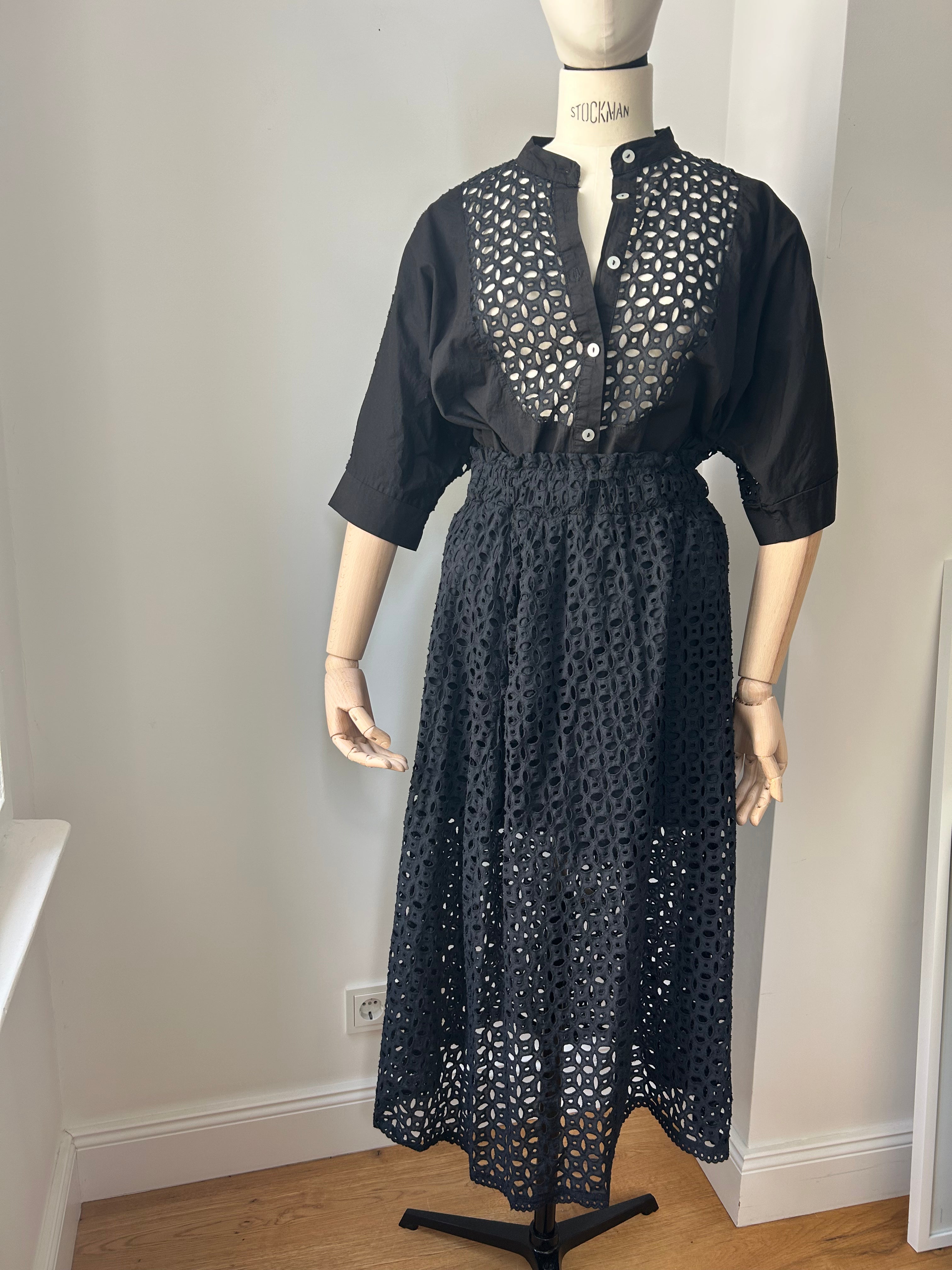 Bluse mit Broderie-Spitze - Schwarz
