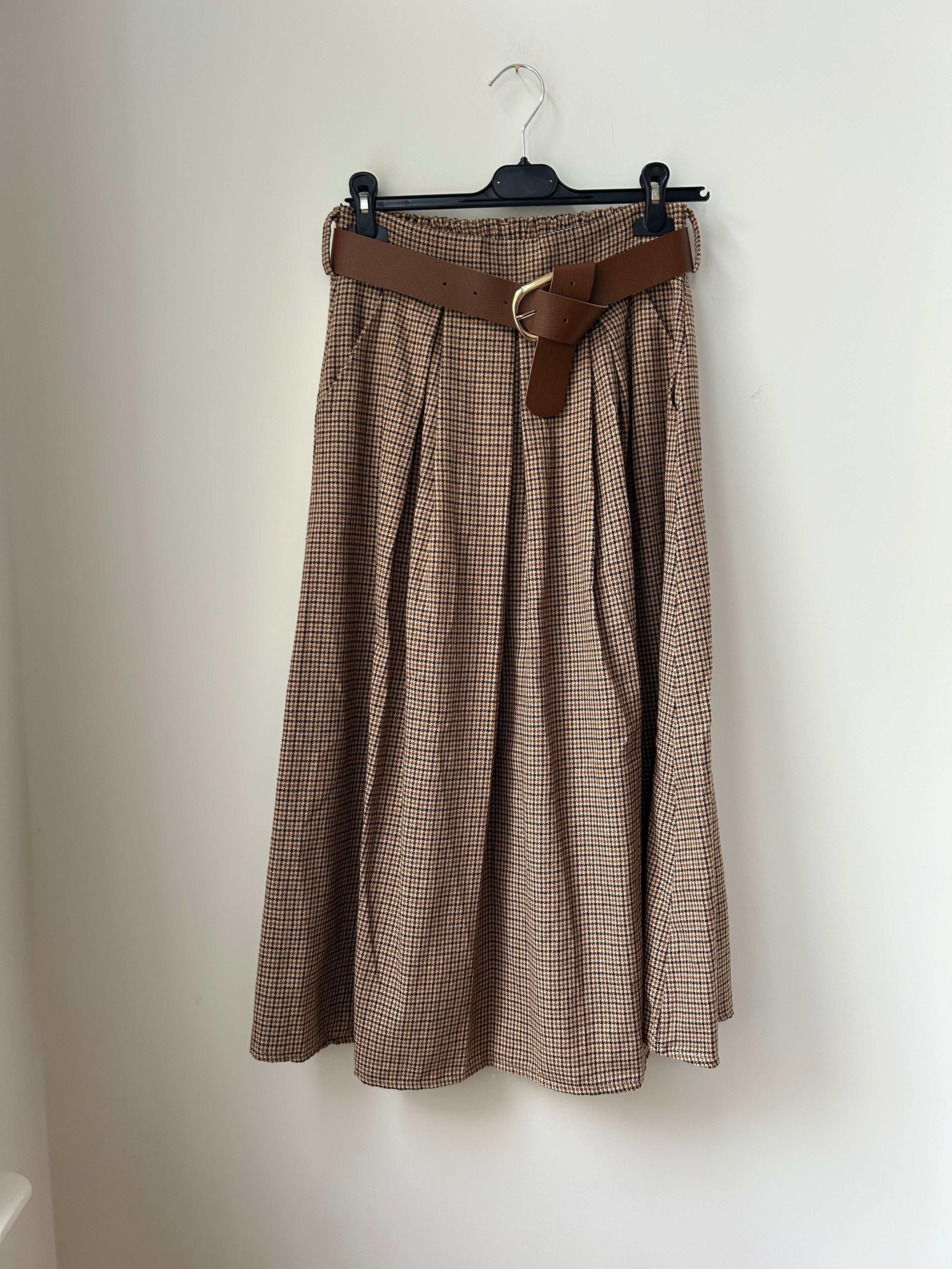 Warmer Rock mit Gürtel - beige kariert