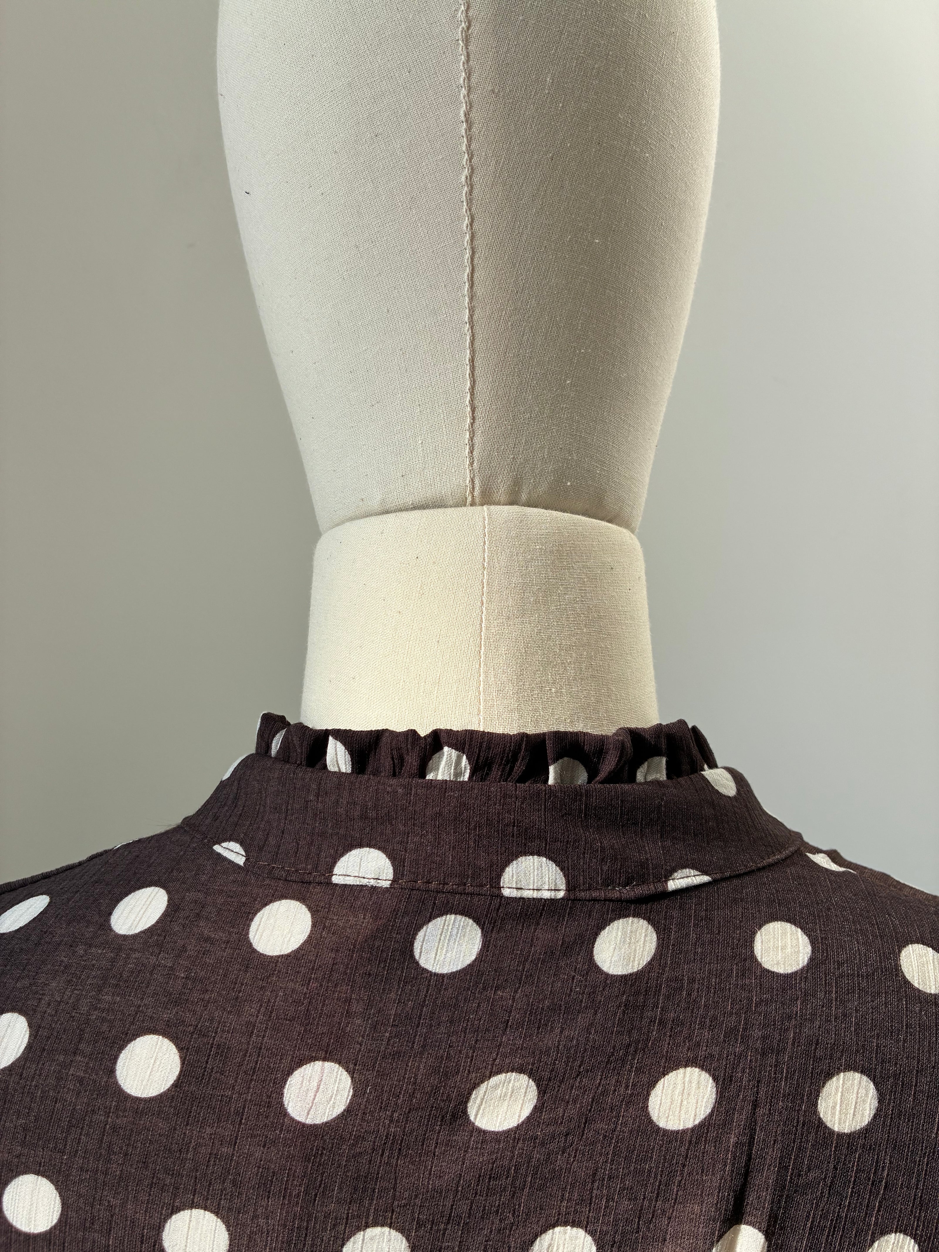 Pünktchenkleid - braun