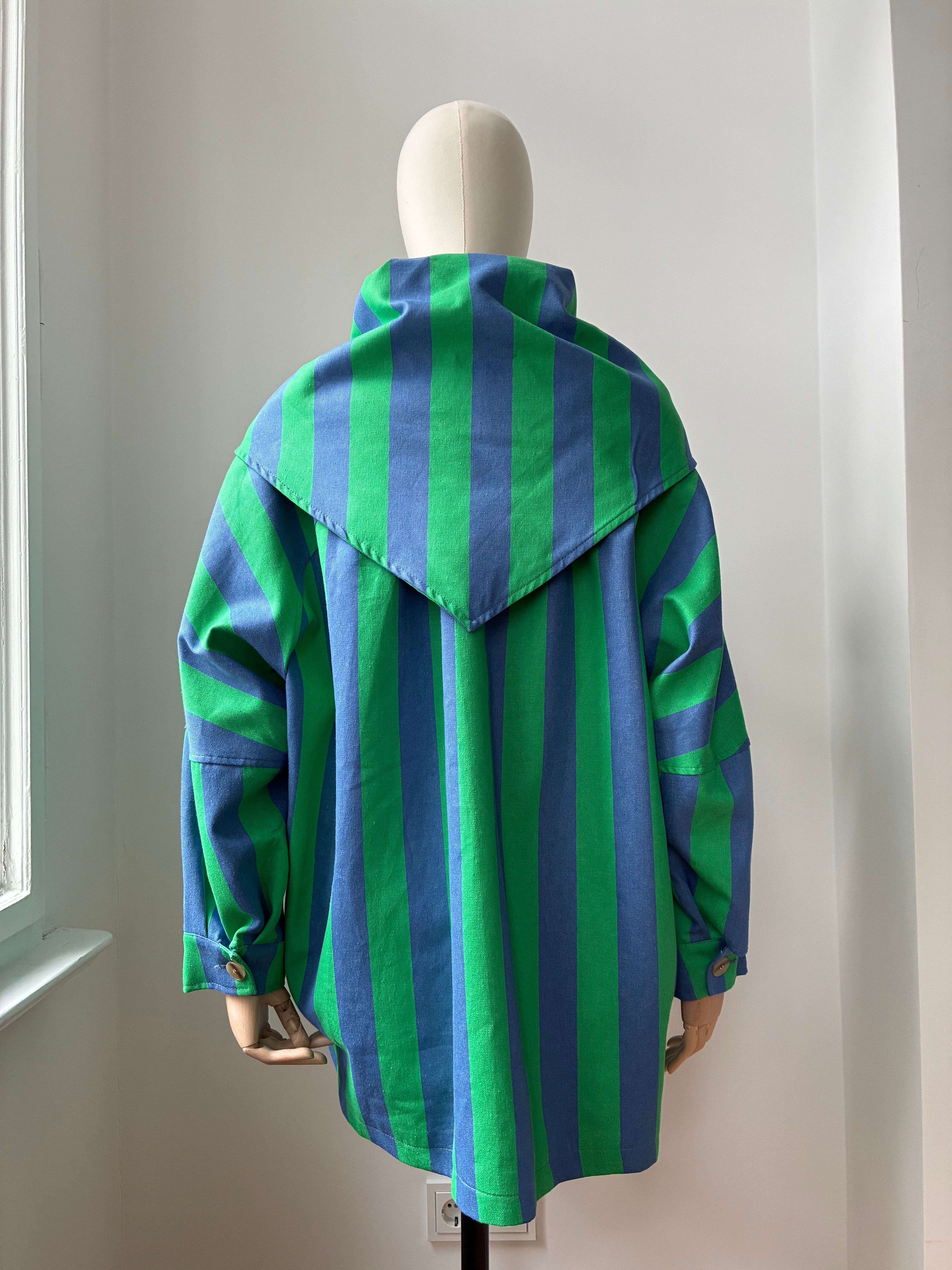 Gestreifte Jacke mit Tuch - blau/grün