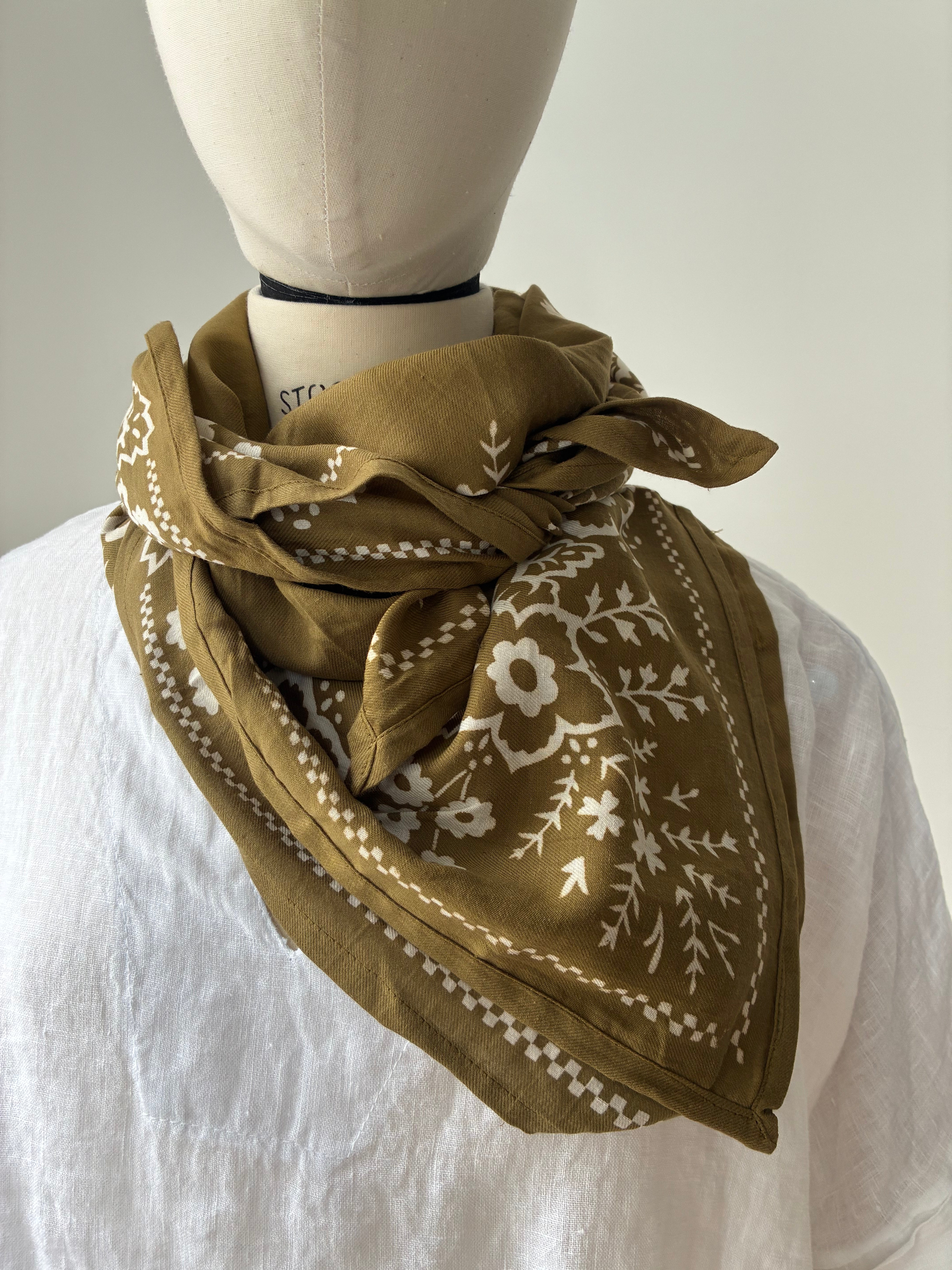 Schal Mysore Avocado - 100 x 100 cm