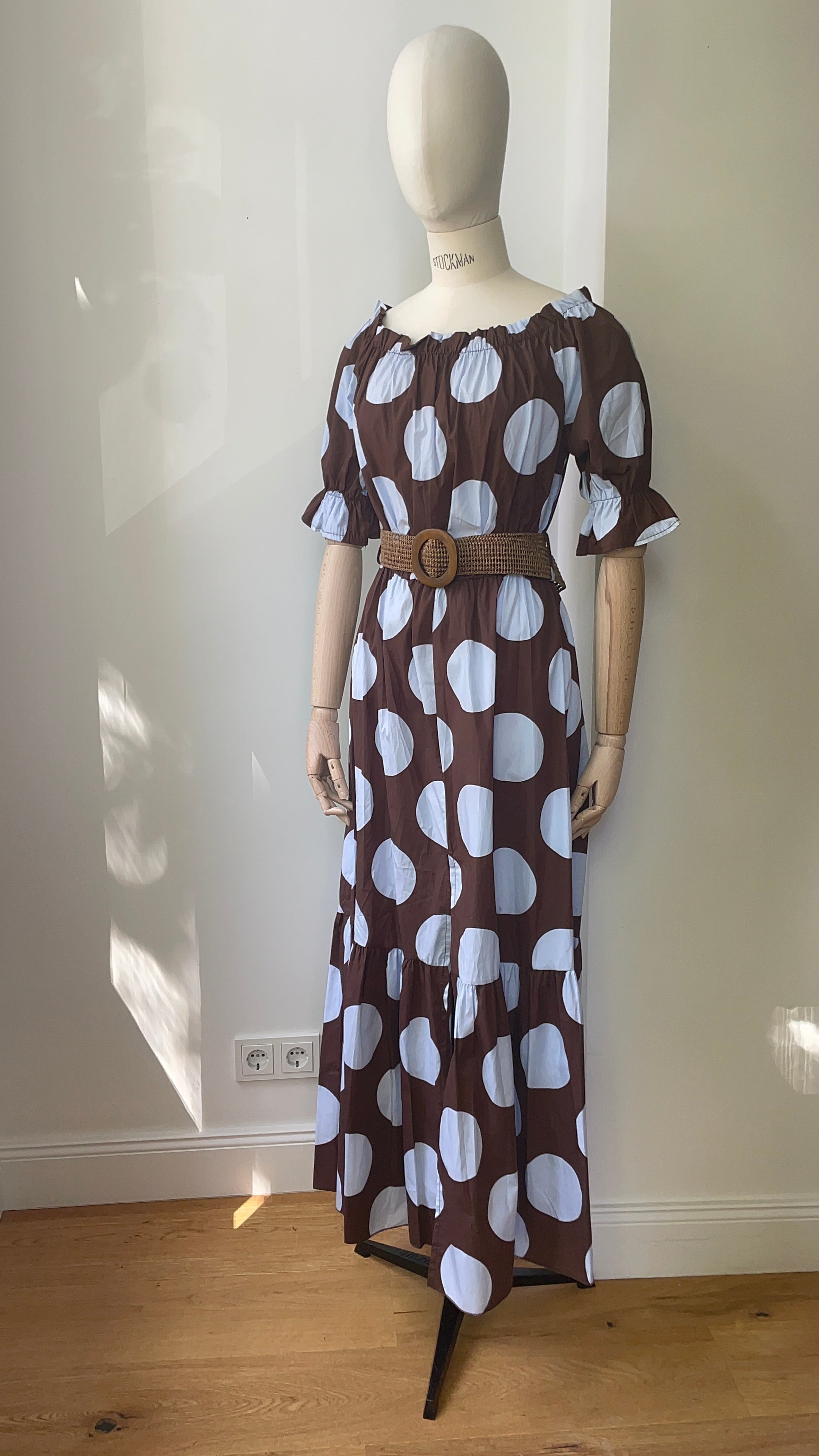 Carmen-Kleid mit Polka Dots - braun & hellblau