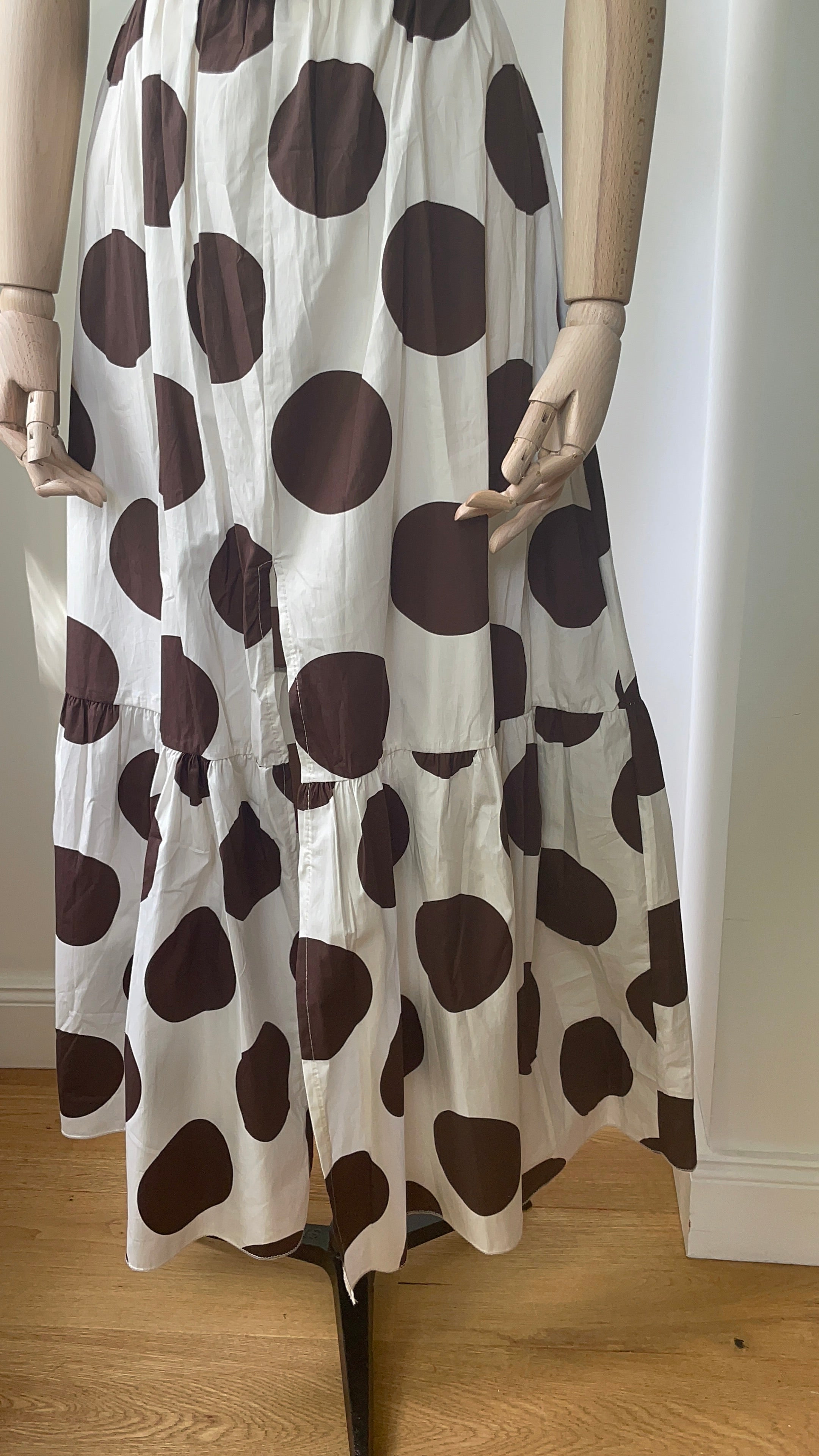 Carmen-Kleid mit Polka Dots - creme & braun