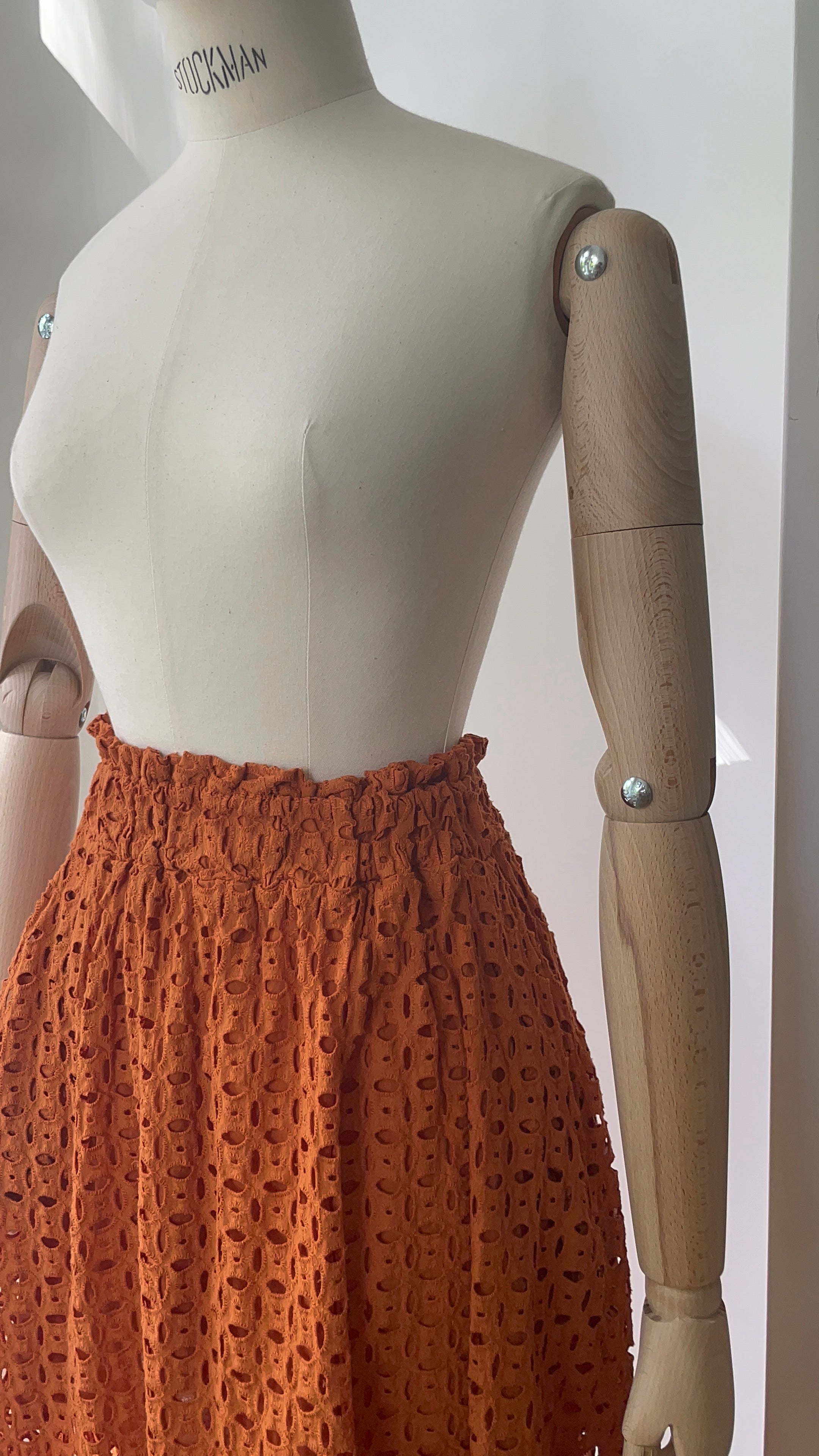 Rock mit Broderie-Spitze - Terra